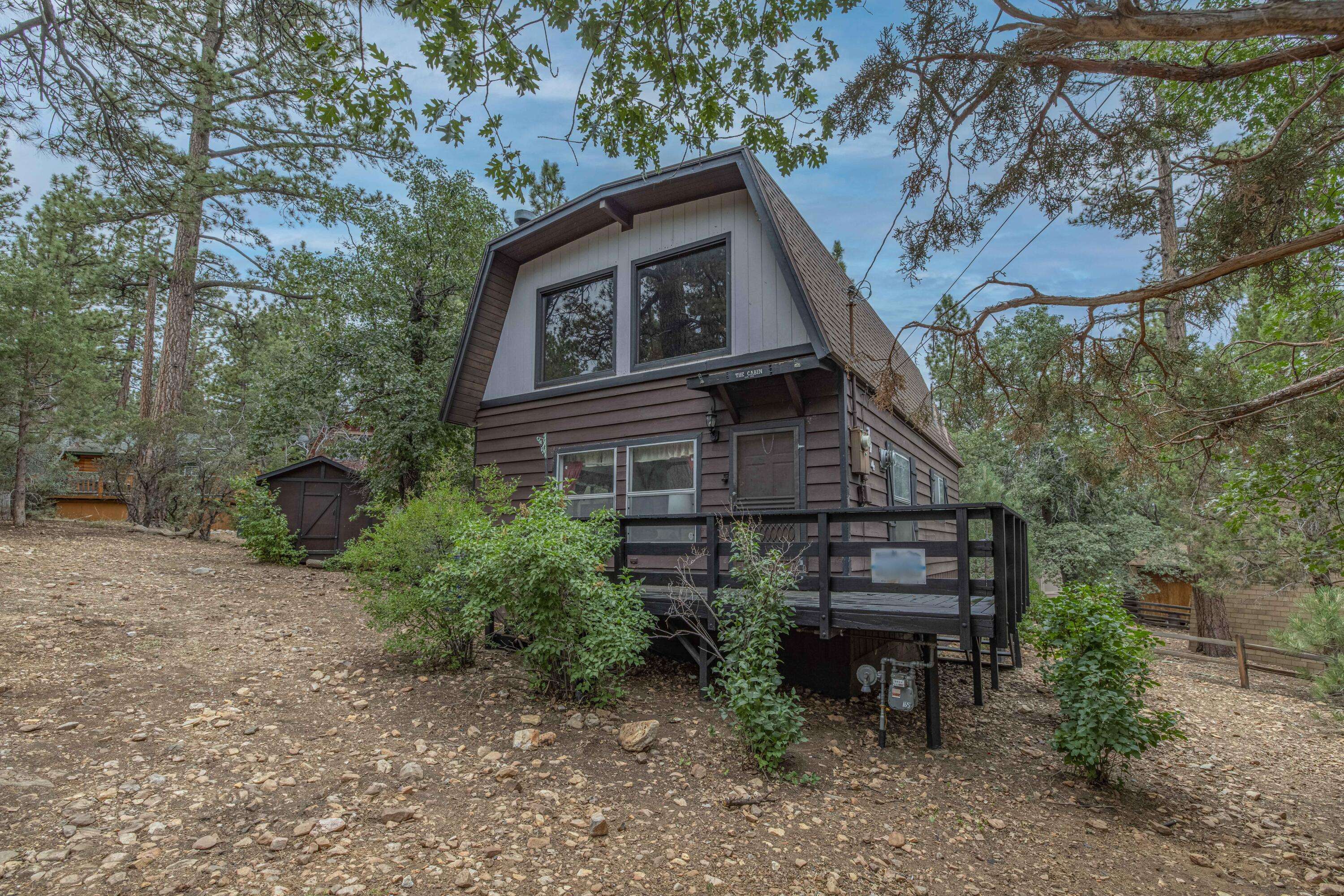 Sugarloaf, CA 92386,774 Pine LN