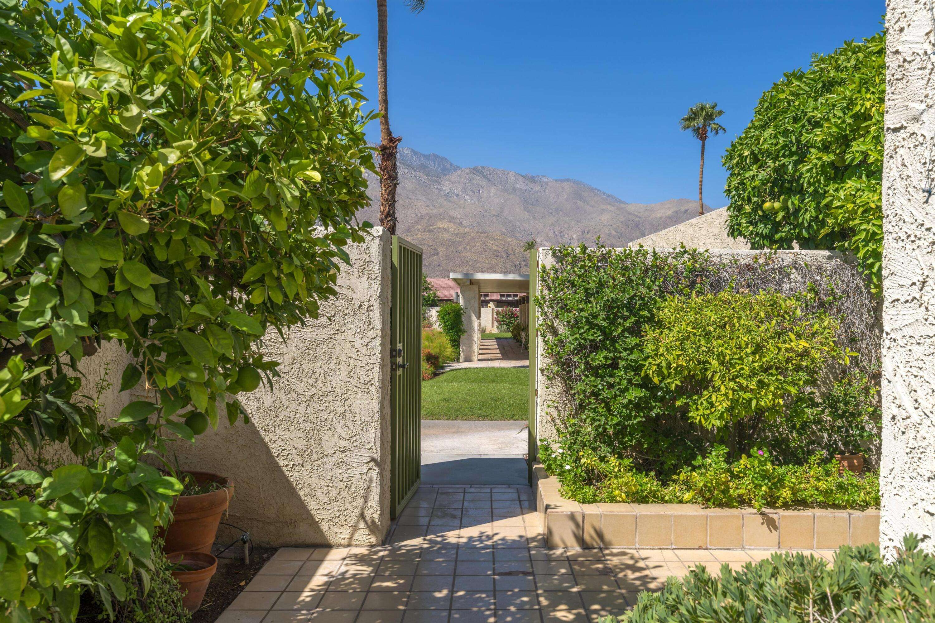 Palm Springs, CA 92262,1317 E Amado RD