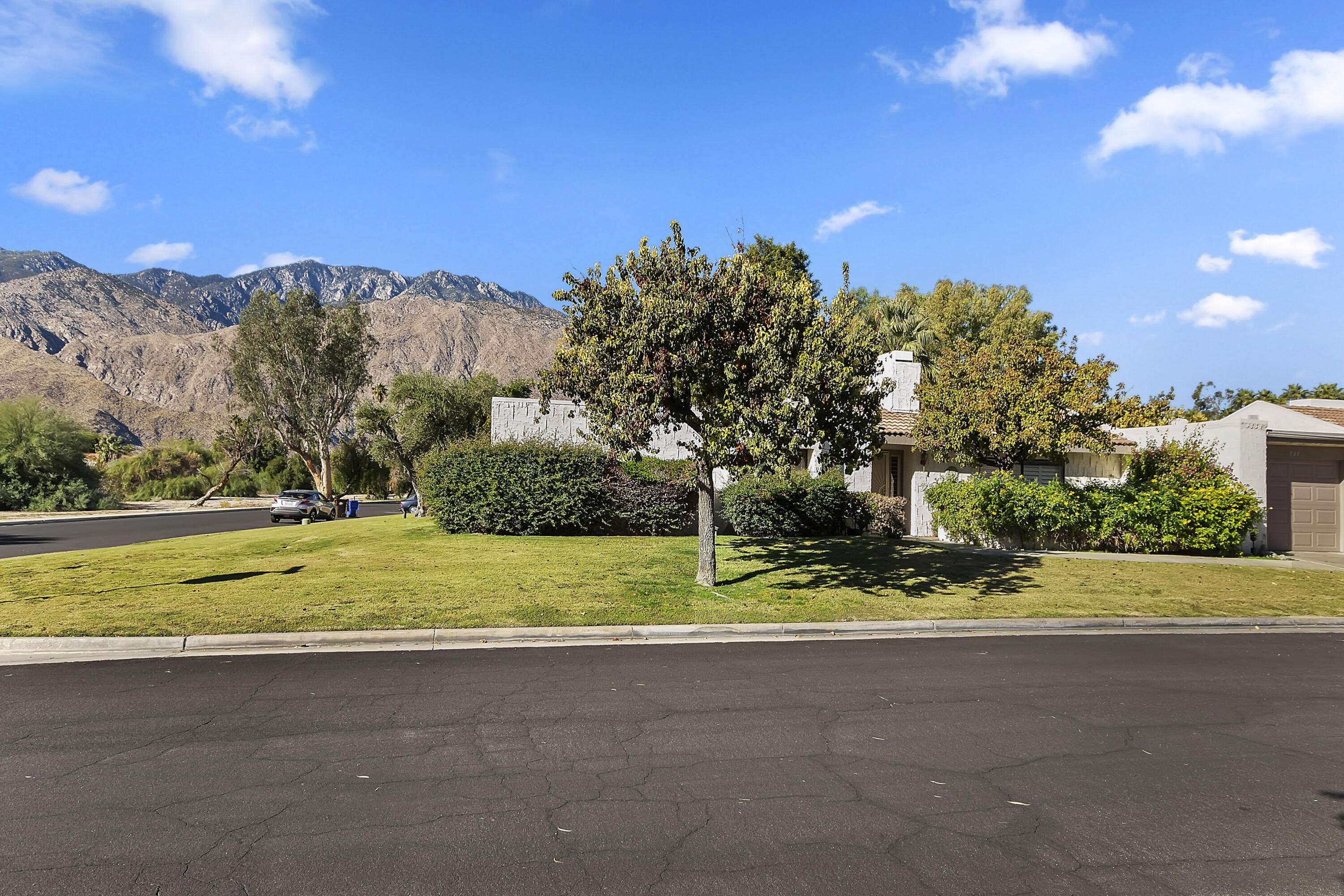 Palm Springs, CA 92264,581 S Sunshine DR