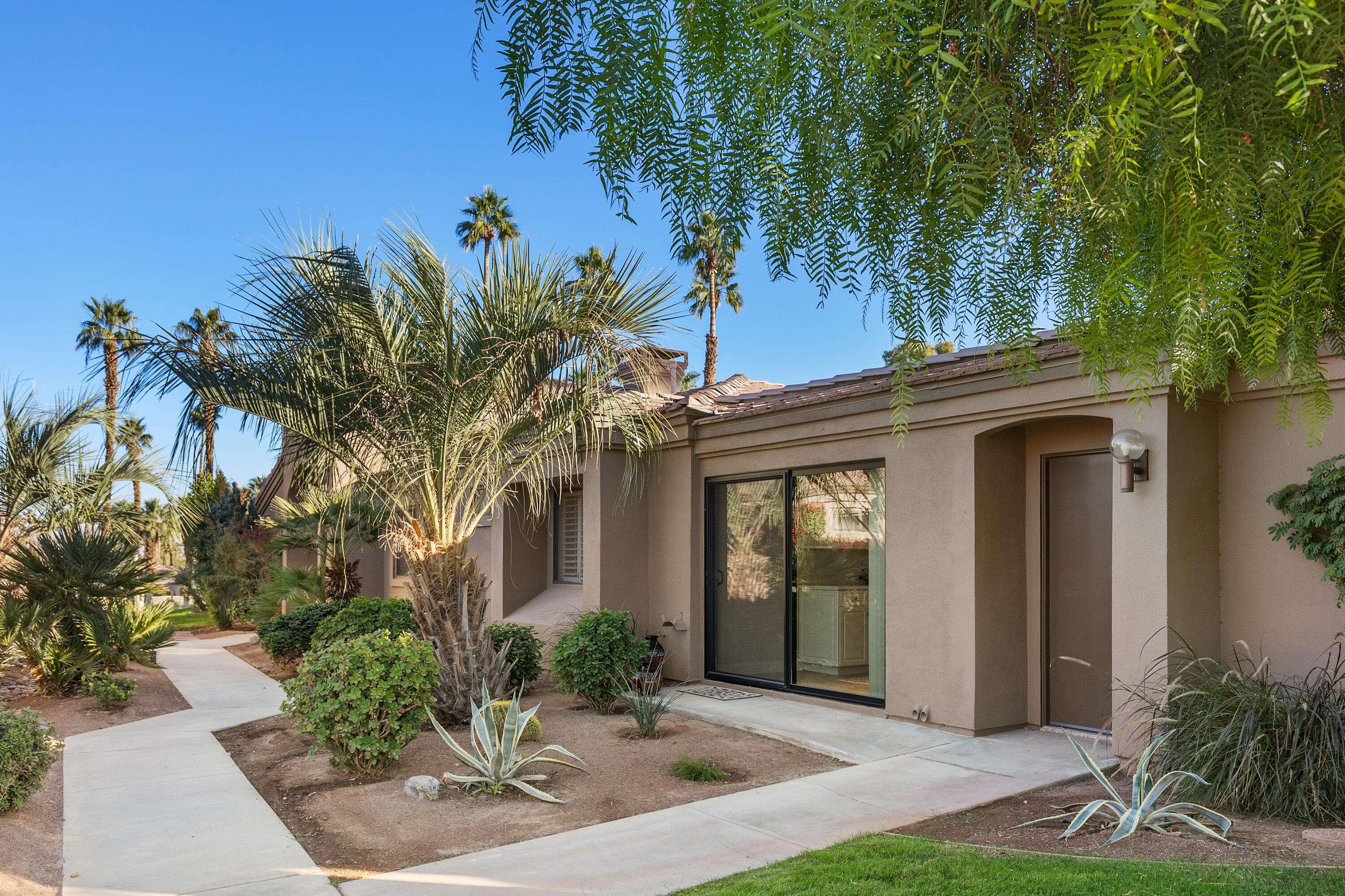 Palm Desert, CA 92211,39242 Gladiolus LN