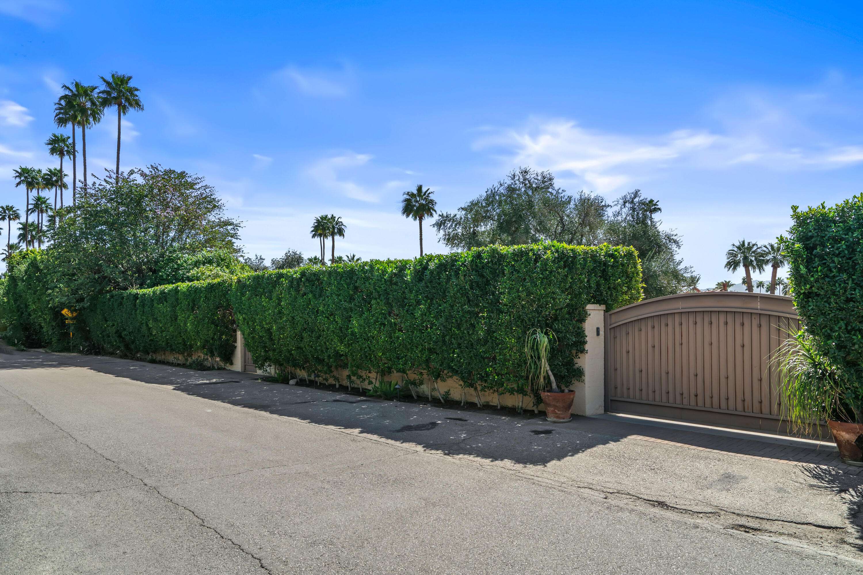 Palm Springs, CA 92262,357 Camino Sur