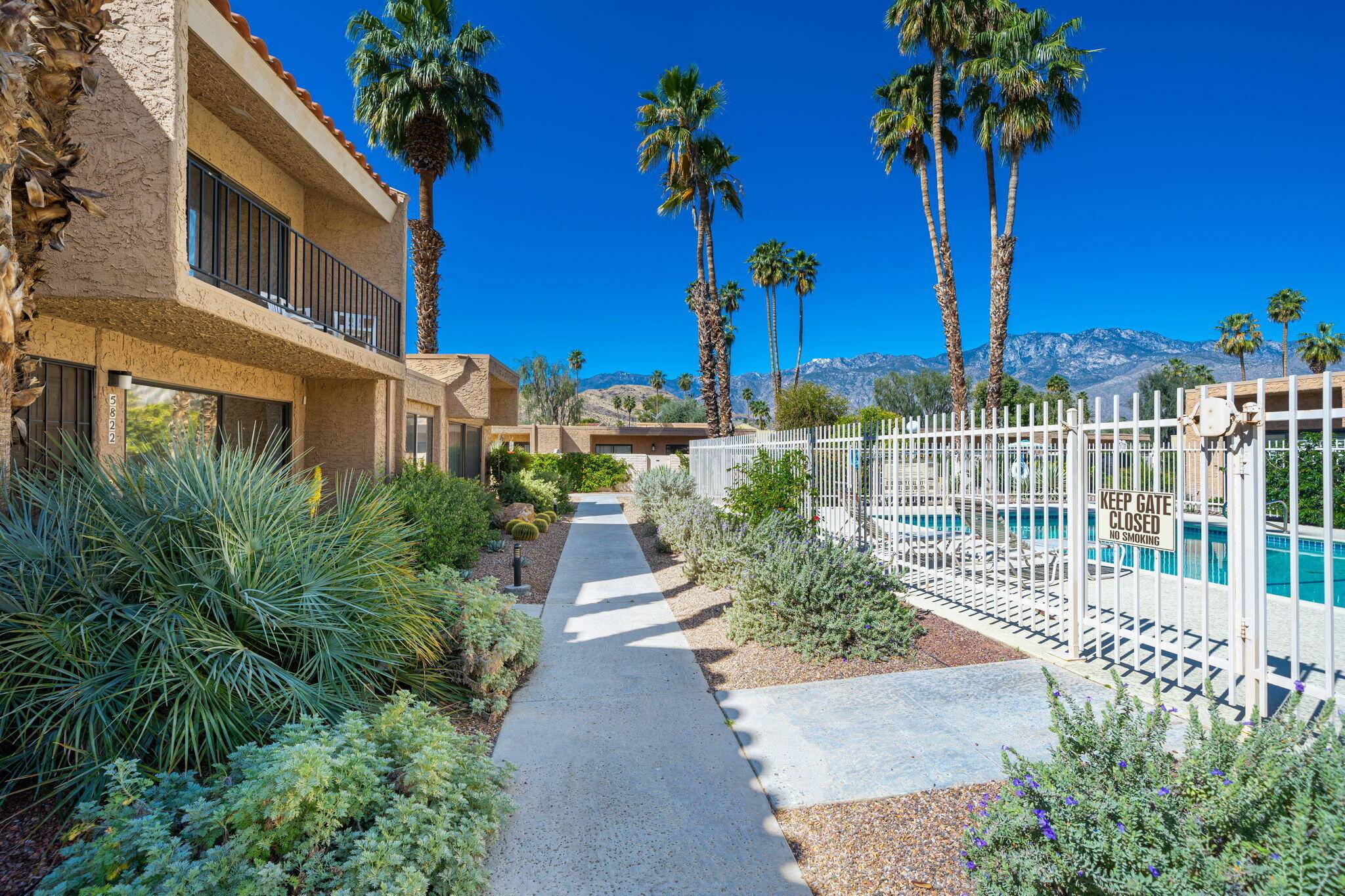 Palm Springs, CA 92264,5822 Los Coyotes DR