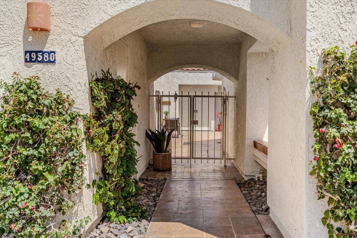 La Quinta, CA 92253,49580 Avenida Vista Bonita