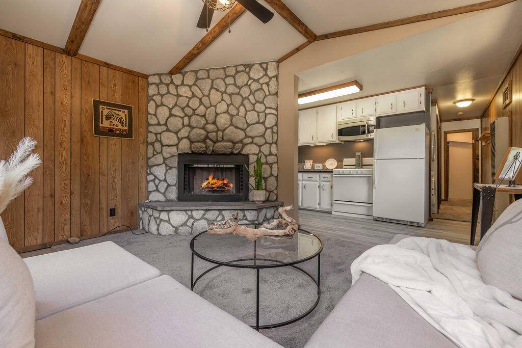 Sugarloaf, CA 92386,459 Pine LN