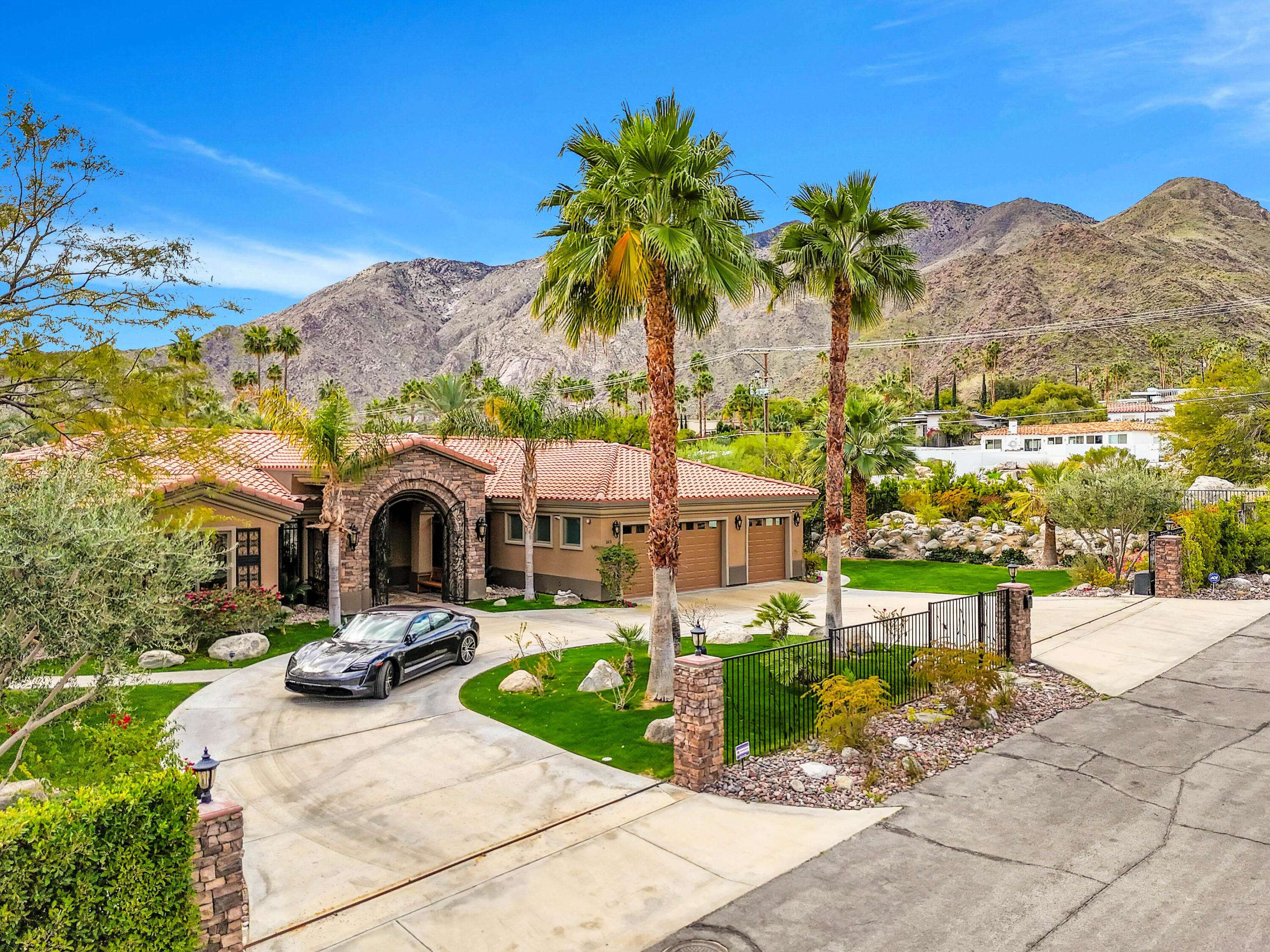 Palm Springs, CA 92262,565 W Santa Elena RD