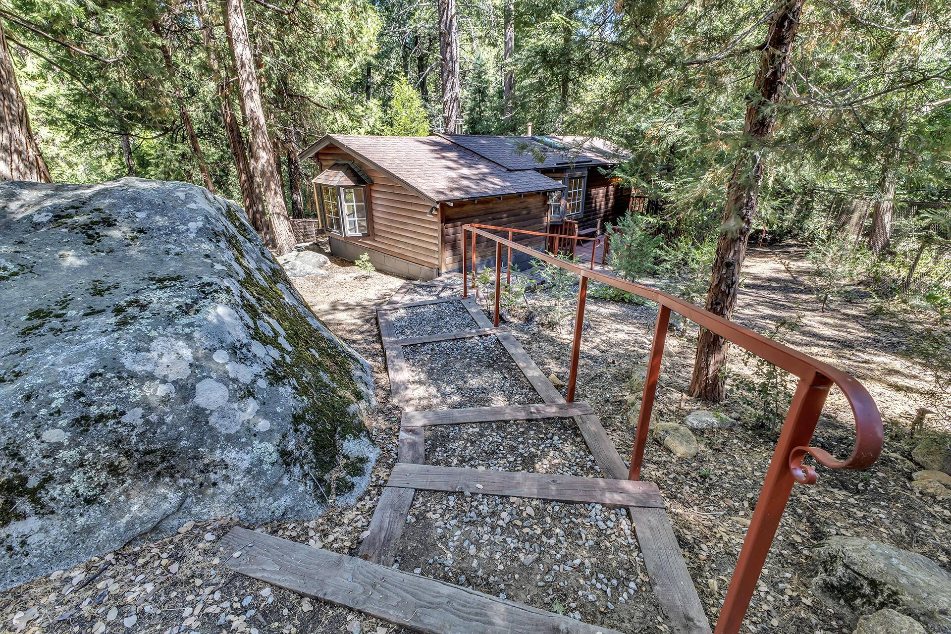 Idyllwild, CA 92549,26020 Boulder DR