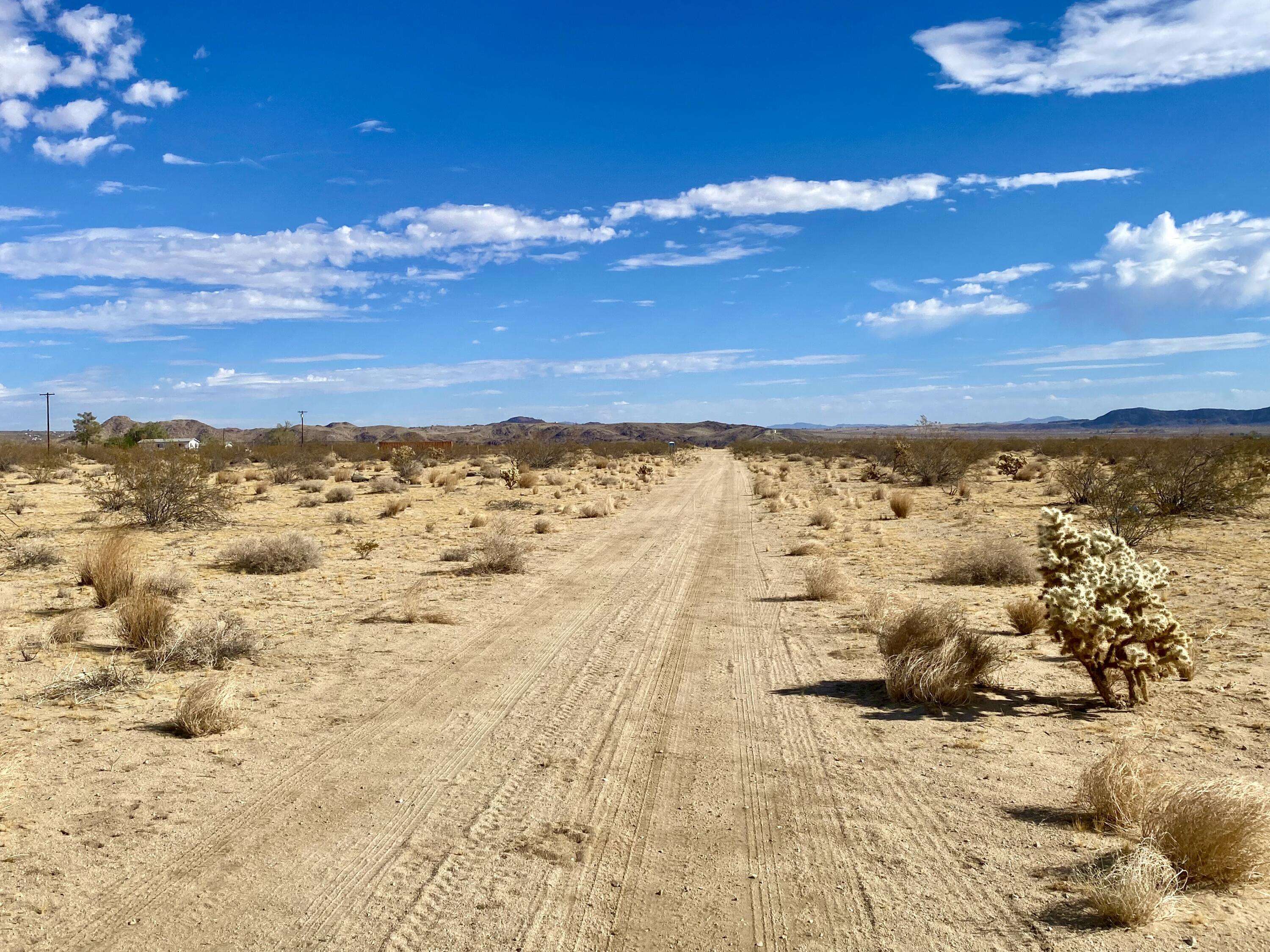 Joshua Tree, CA 92252,307 Arizona AVE