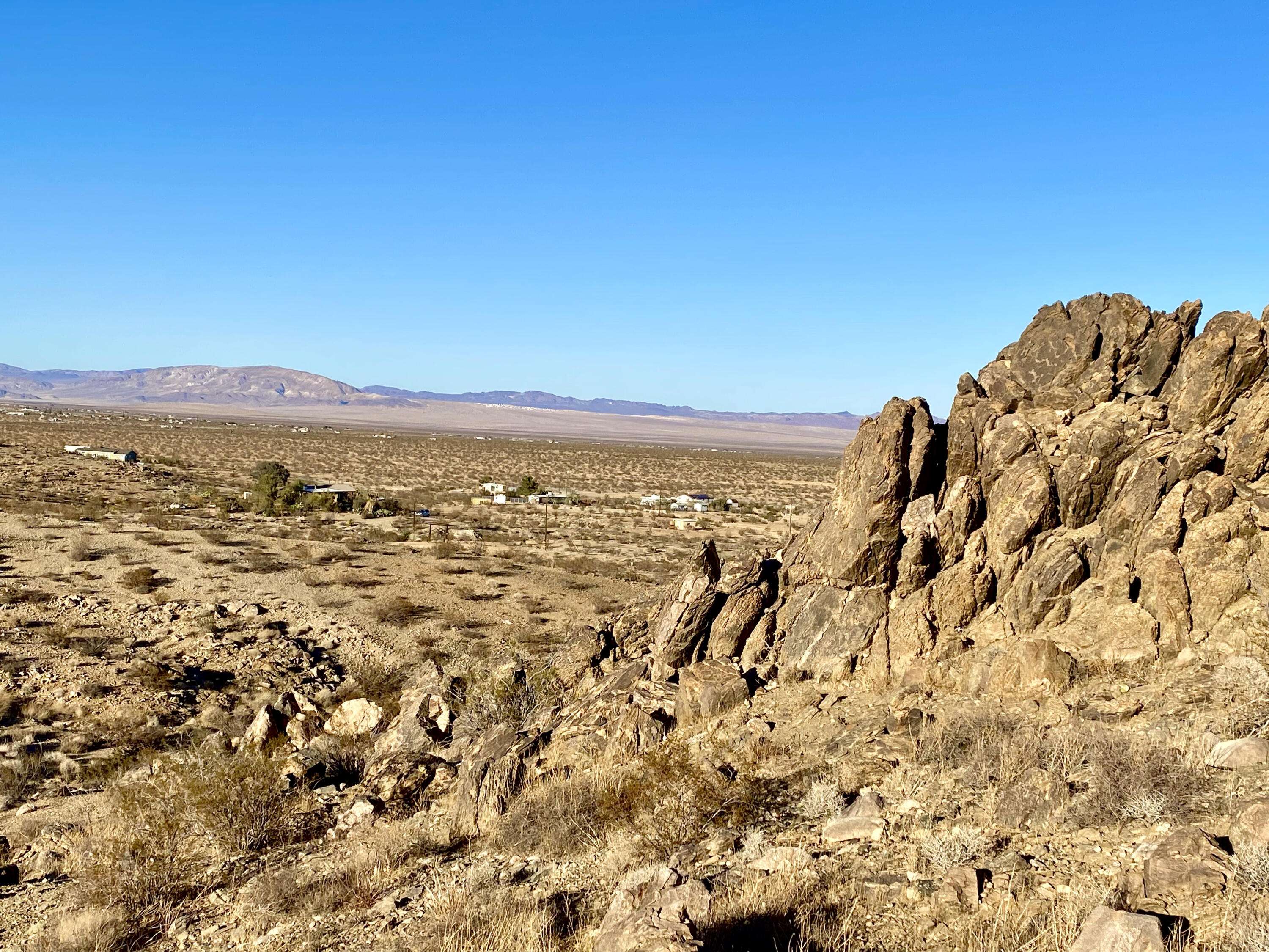 Joshua Tree, CA 92252,208 Moonlight Mesa RD