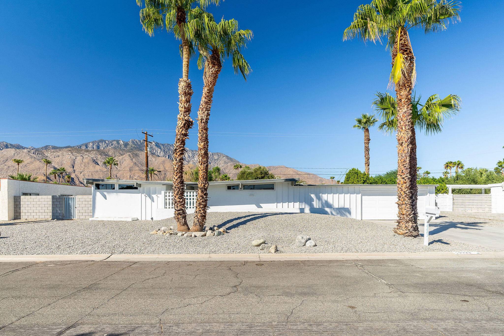 Palm Springs, CA 92262,2223 N Magnolia RD