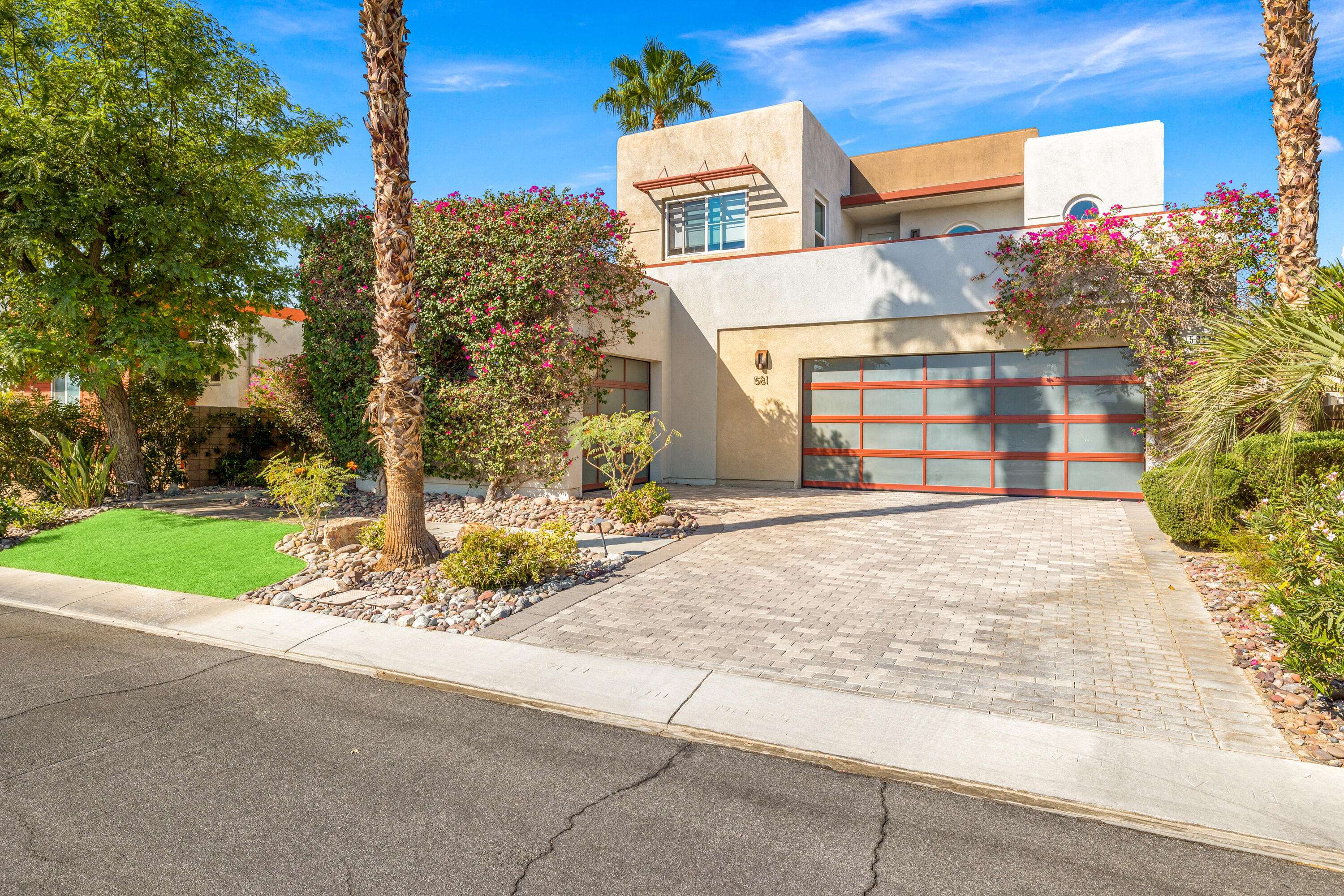 Palm Springs, CA 92262,581 Skylar LN