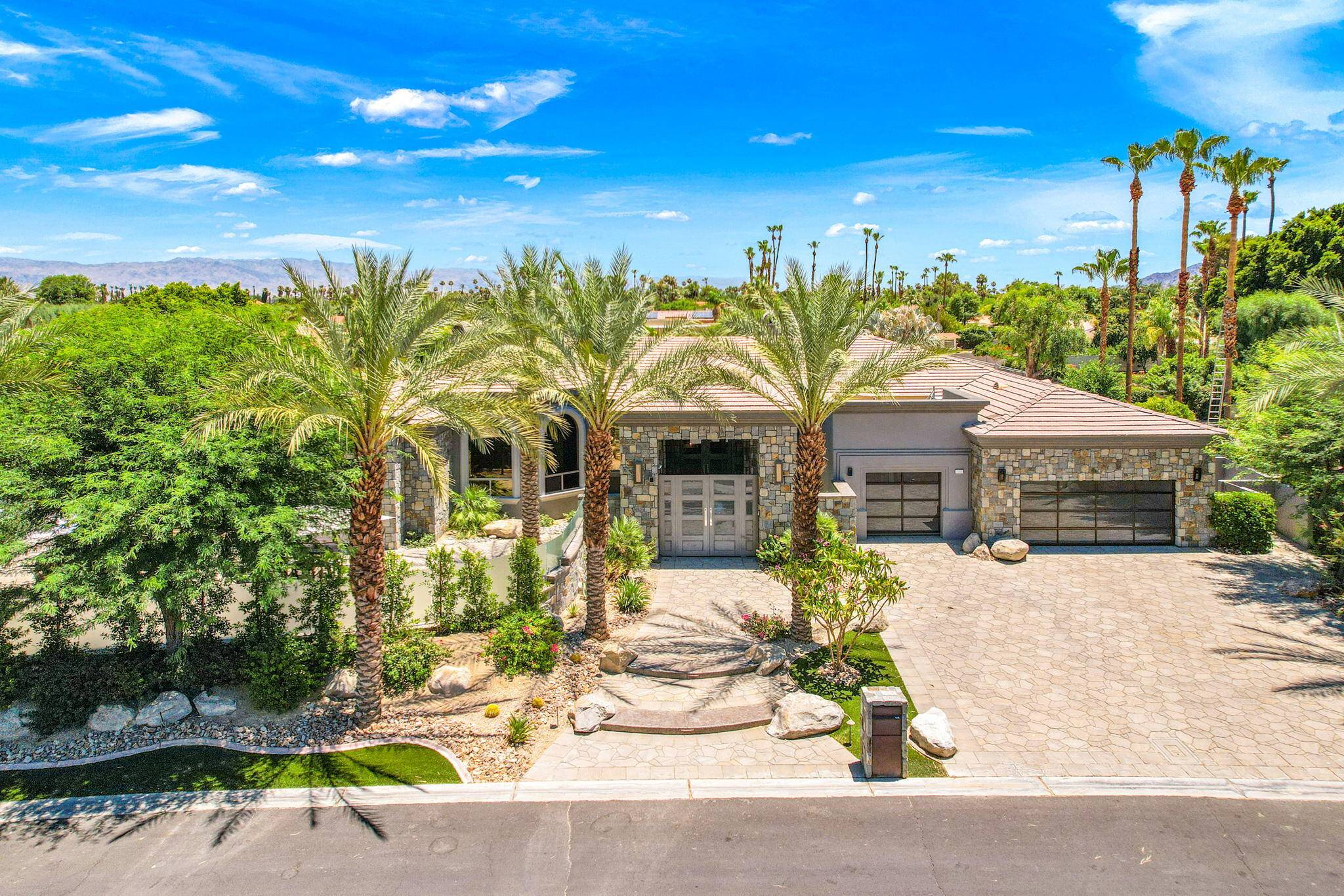 Rancho Mirage, CA 92270,28 Clancy LN S