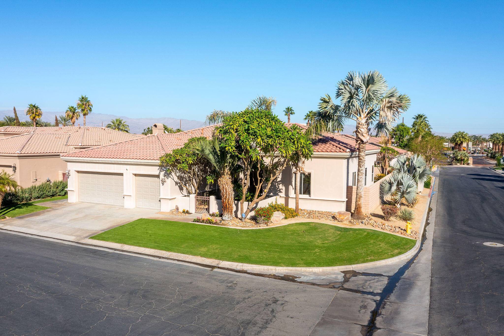 La Quinta, CA 92253,49590 Loren CT