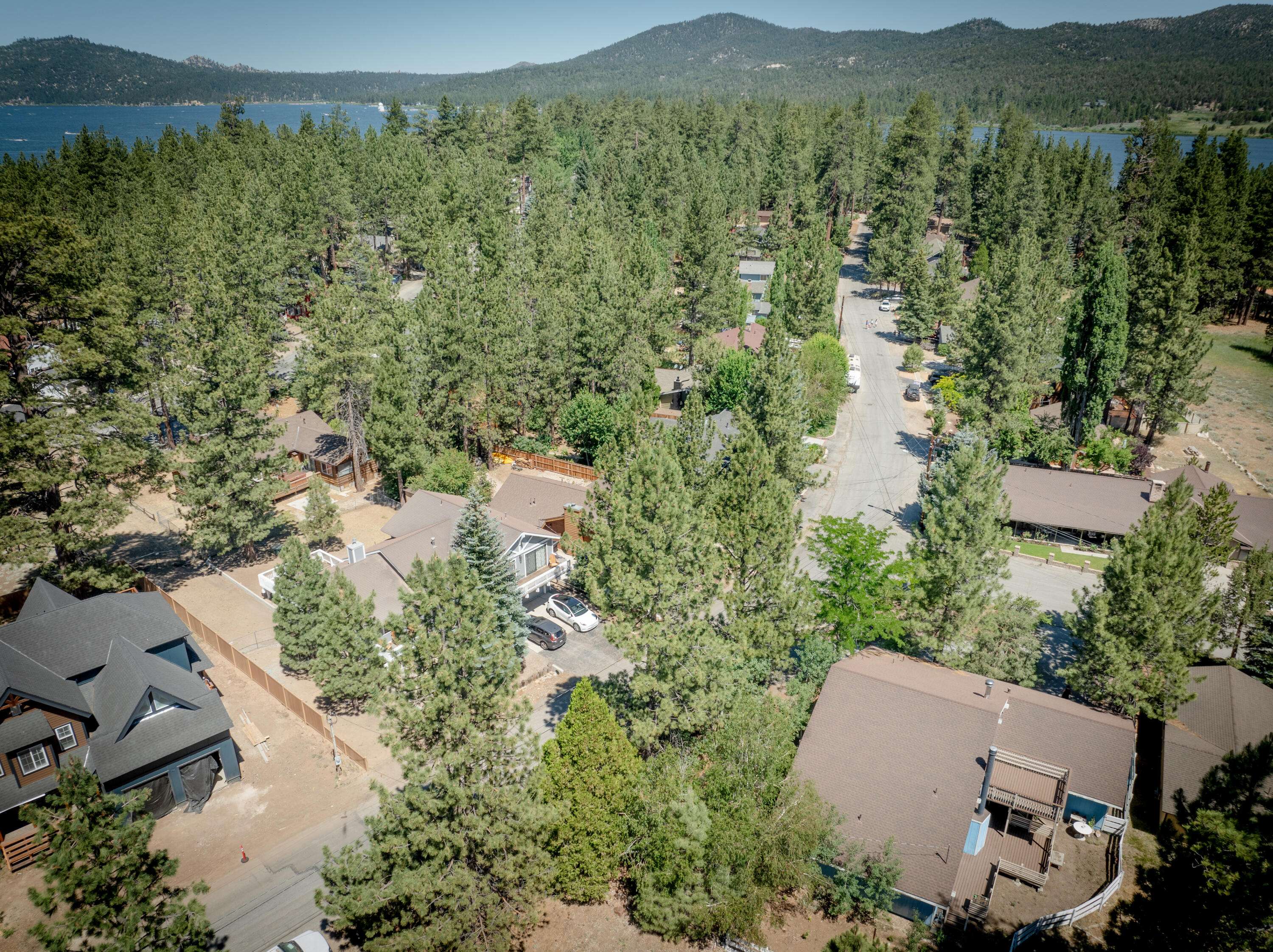 Big Bear Lake, CA 92315,229 Oriole DR