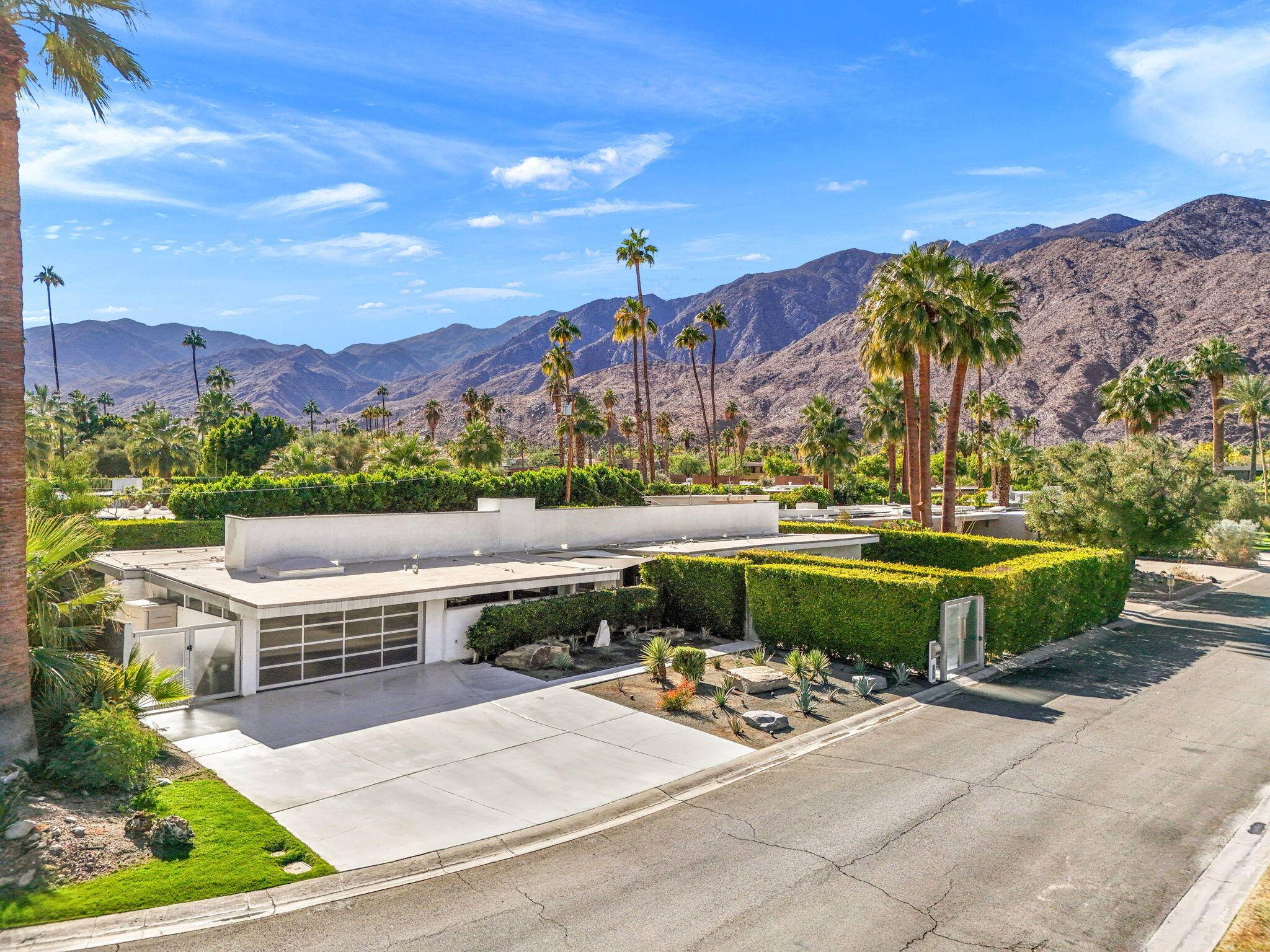 Palm Springs, CA 92264,1055 E Suntan LN