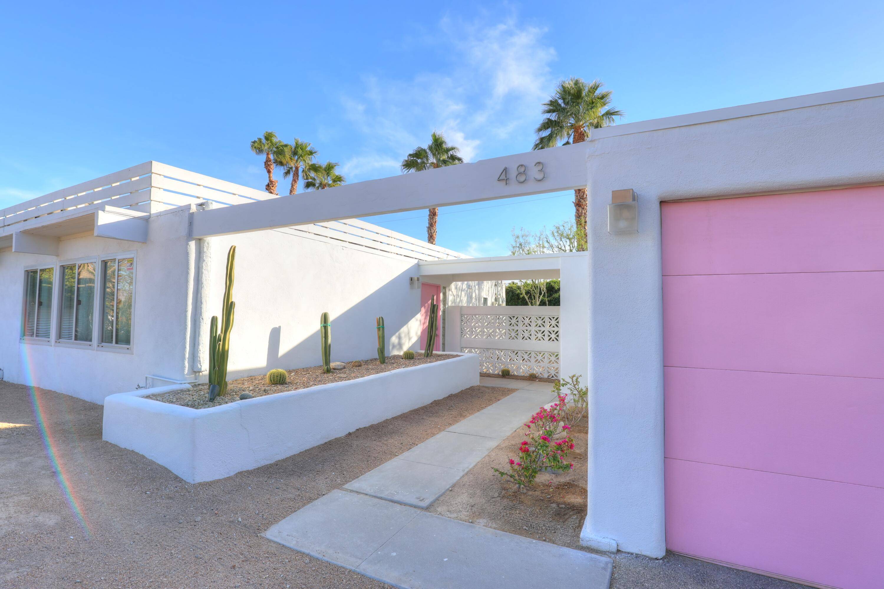 Palm Springs, CA 92262,483 E Francis DR