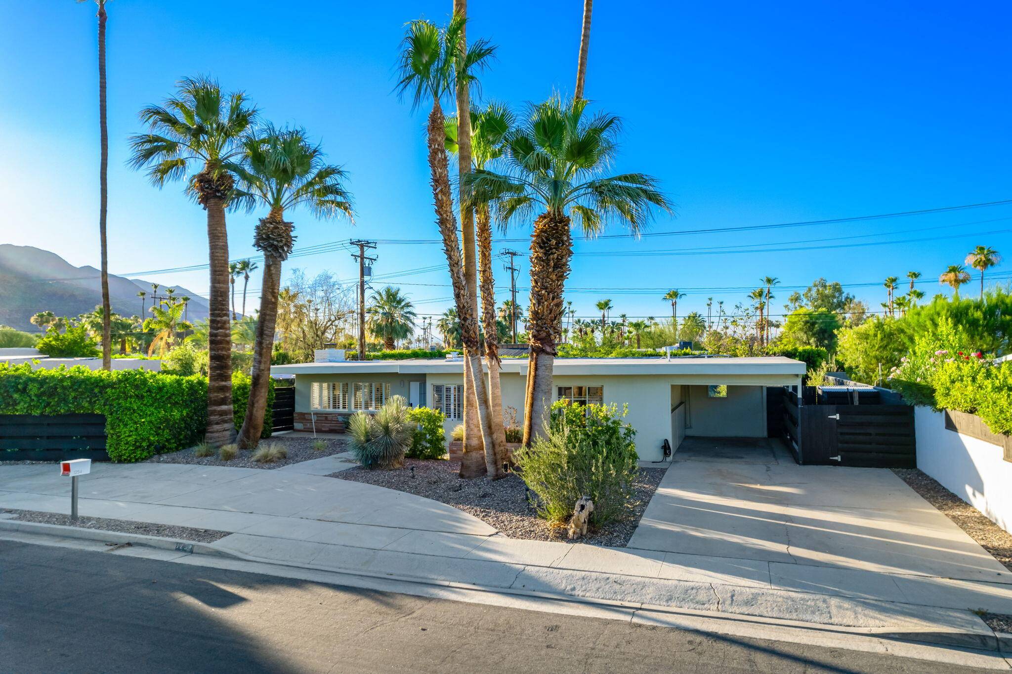 Palm Springs, CA 92264,1254 E San Lucas