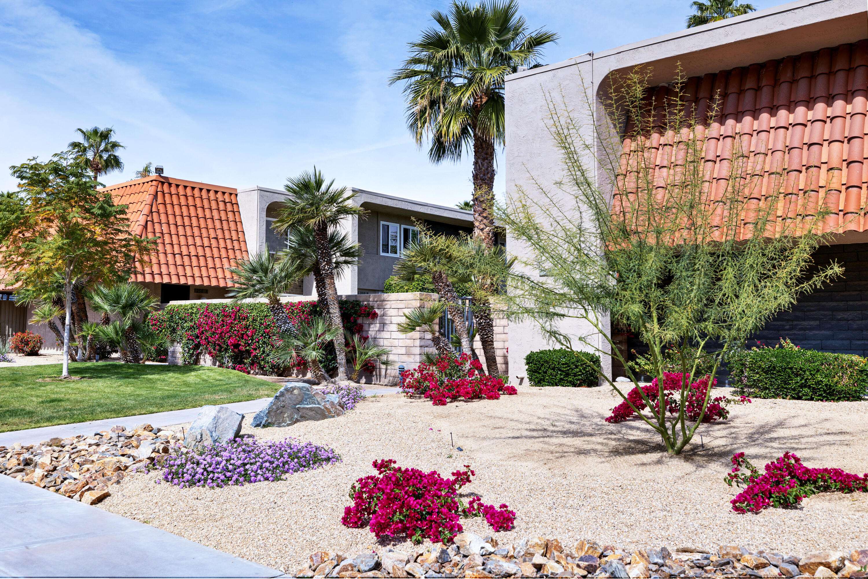 Palm Springs, CA 92262,250 E Via Escuela #G