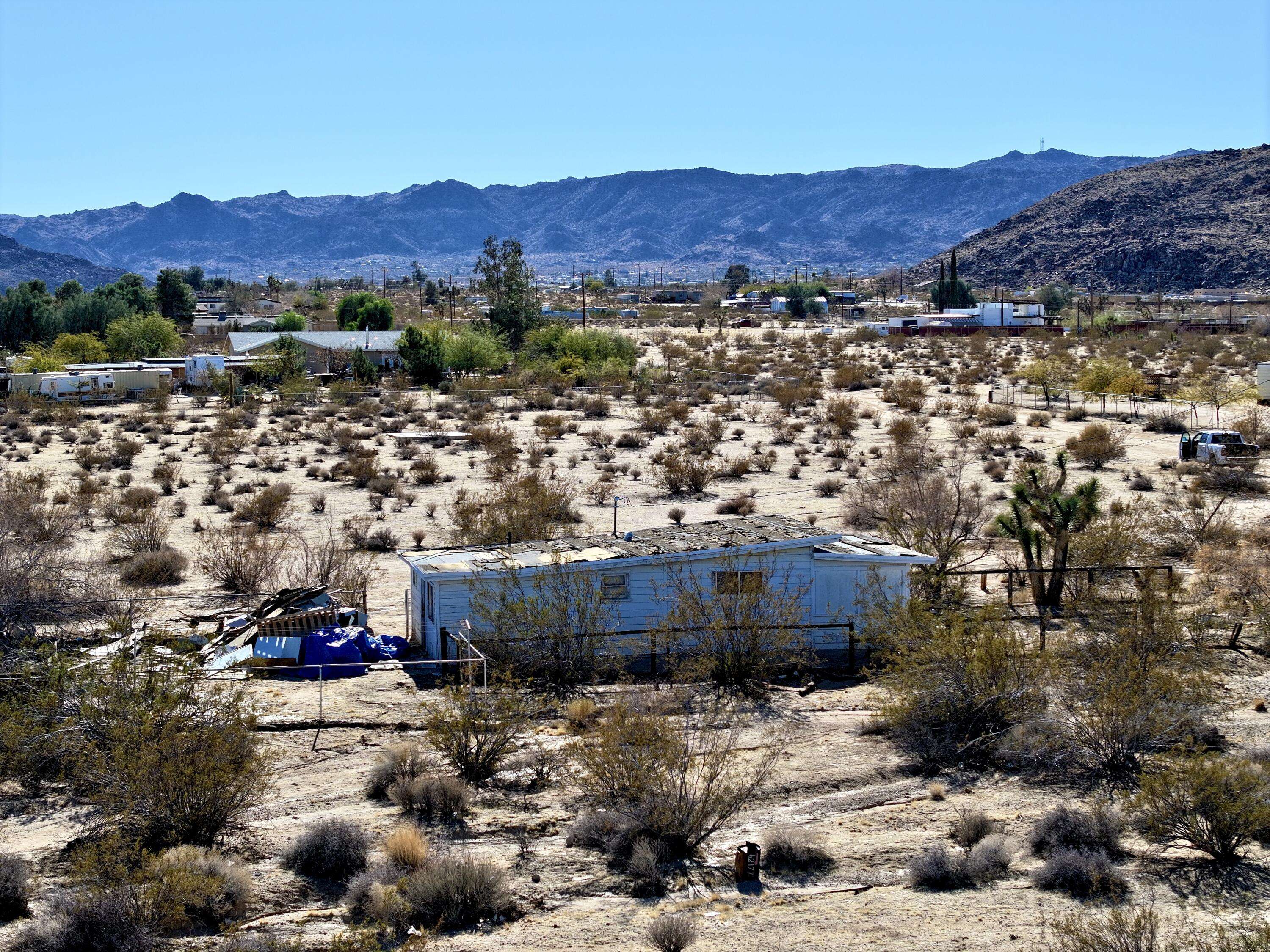 Joshua Tree, CA 92252,5121 Marigold LN