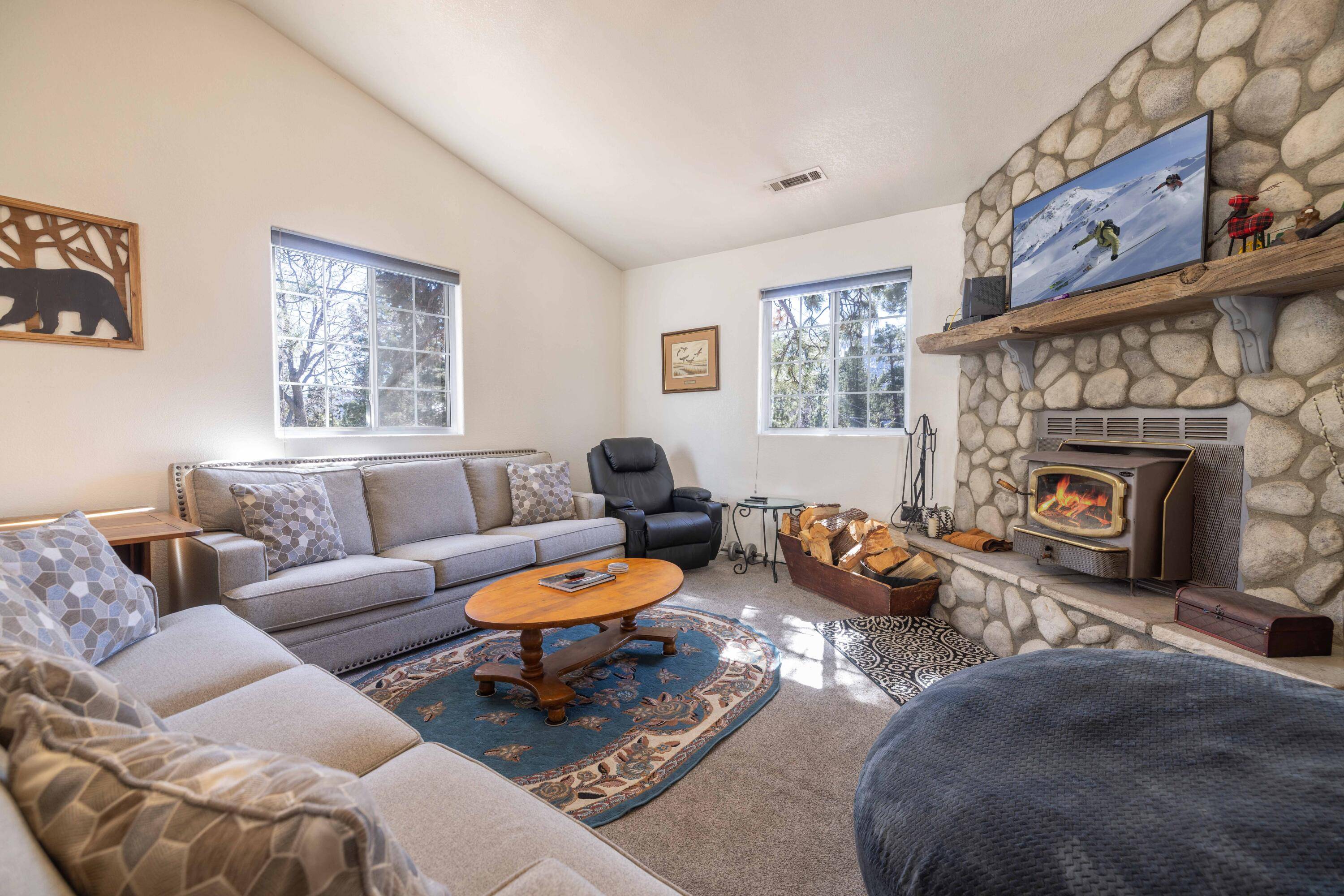 Sugarloaf, CA 92386,466 Spruce LN