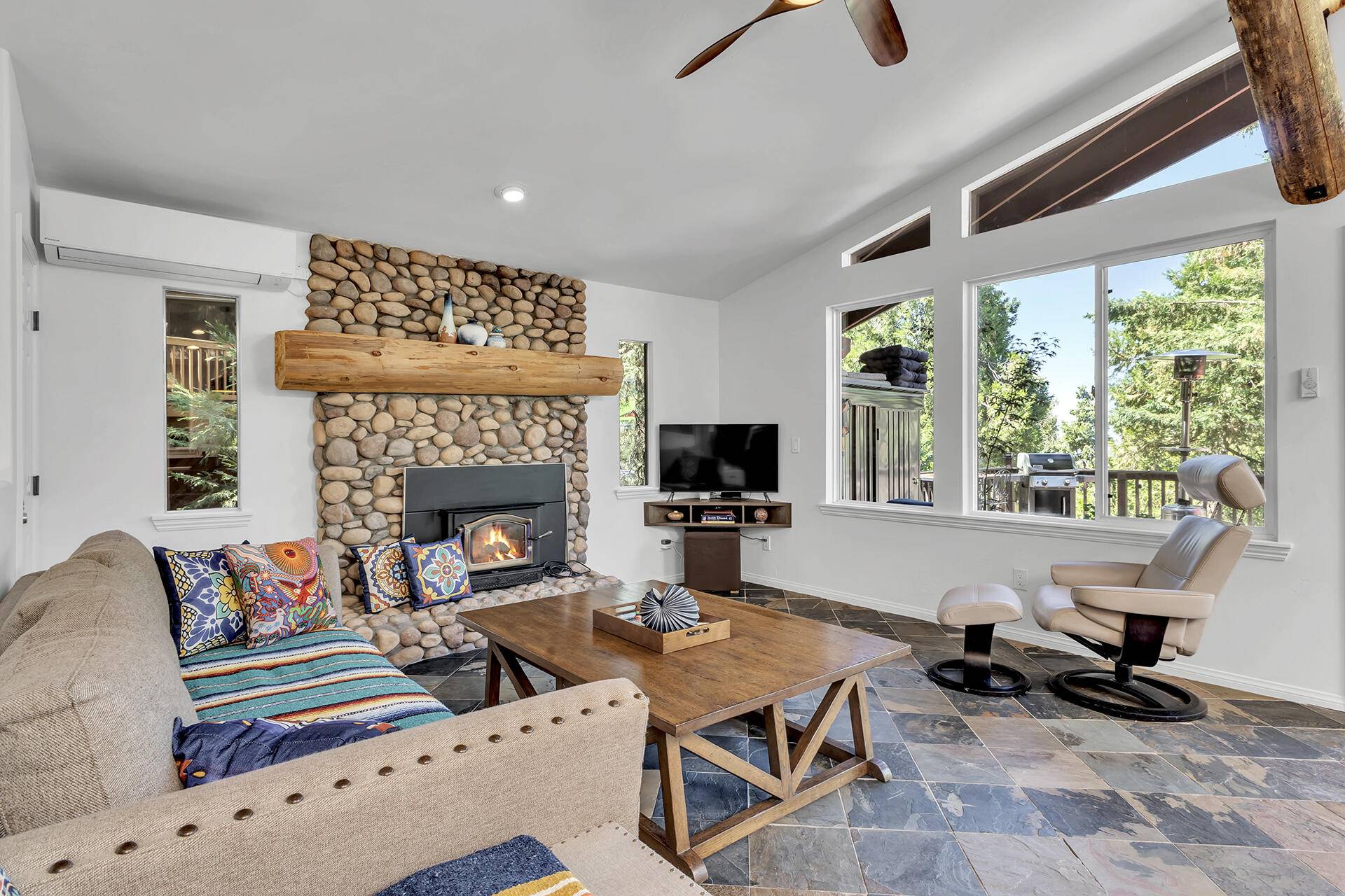 Idyllwild, CA 92549,25275 Norwood DR