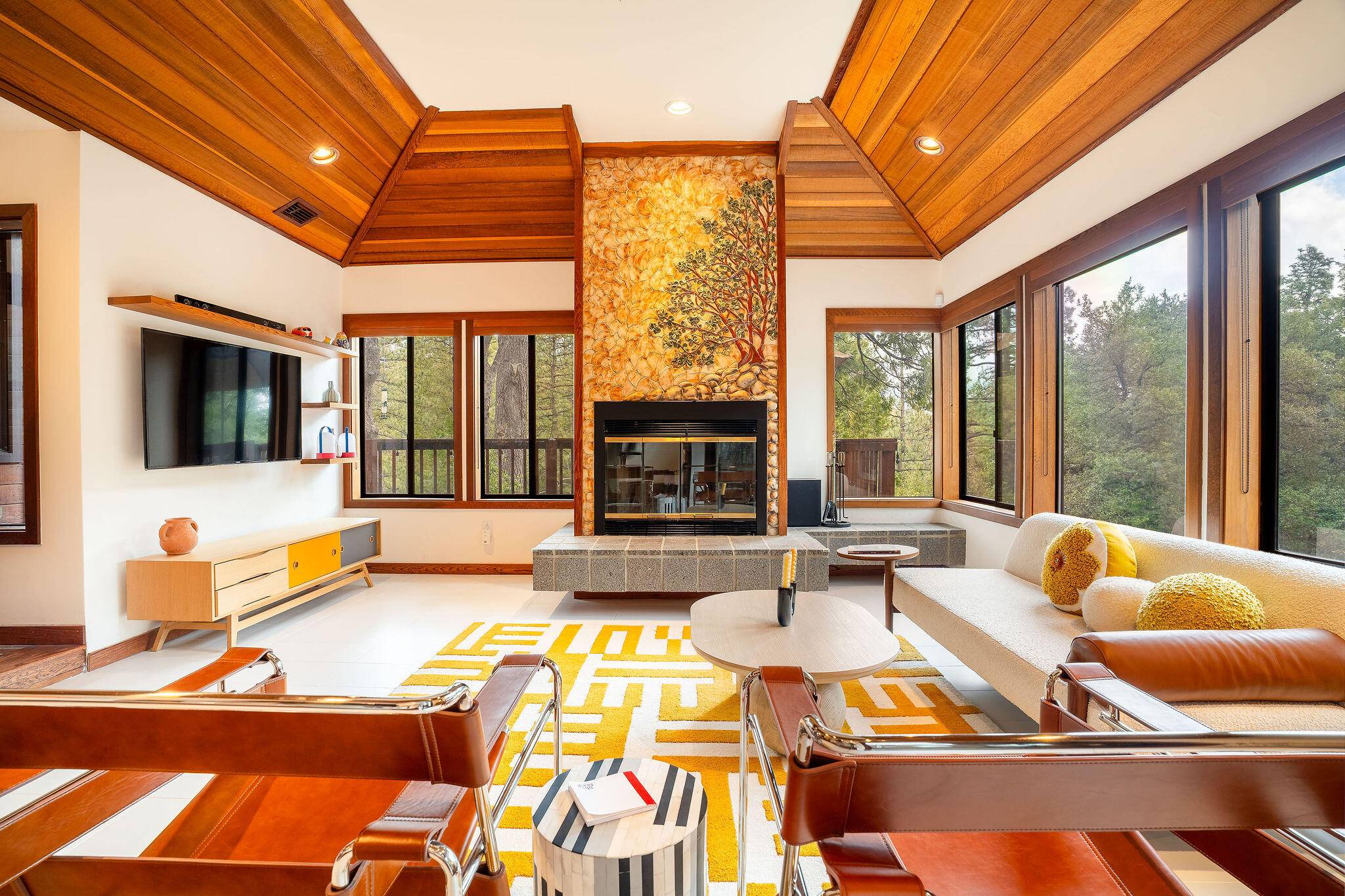 Idyllwild, CA 92549,25504 Cedar Glen DR