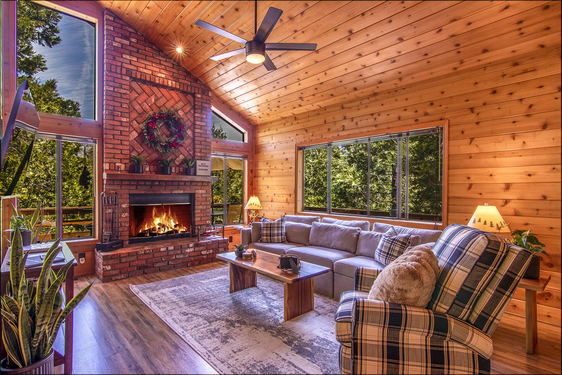 Idyllwild, CA 92549,24561 Lakeview DR