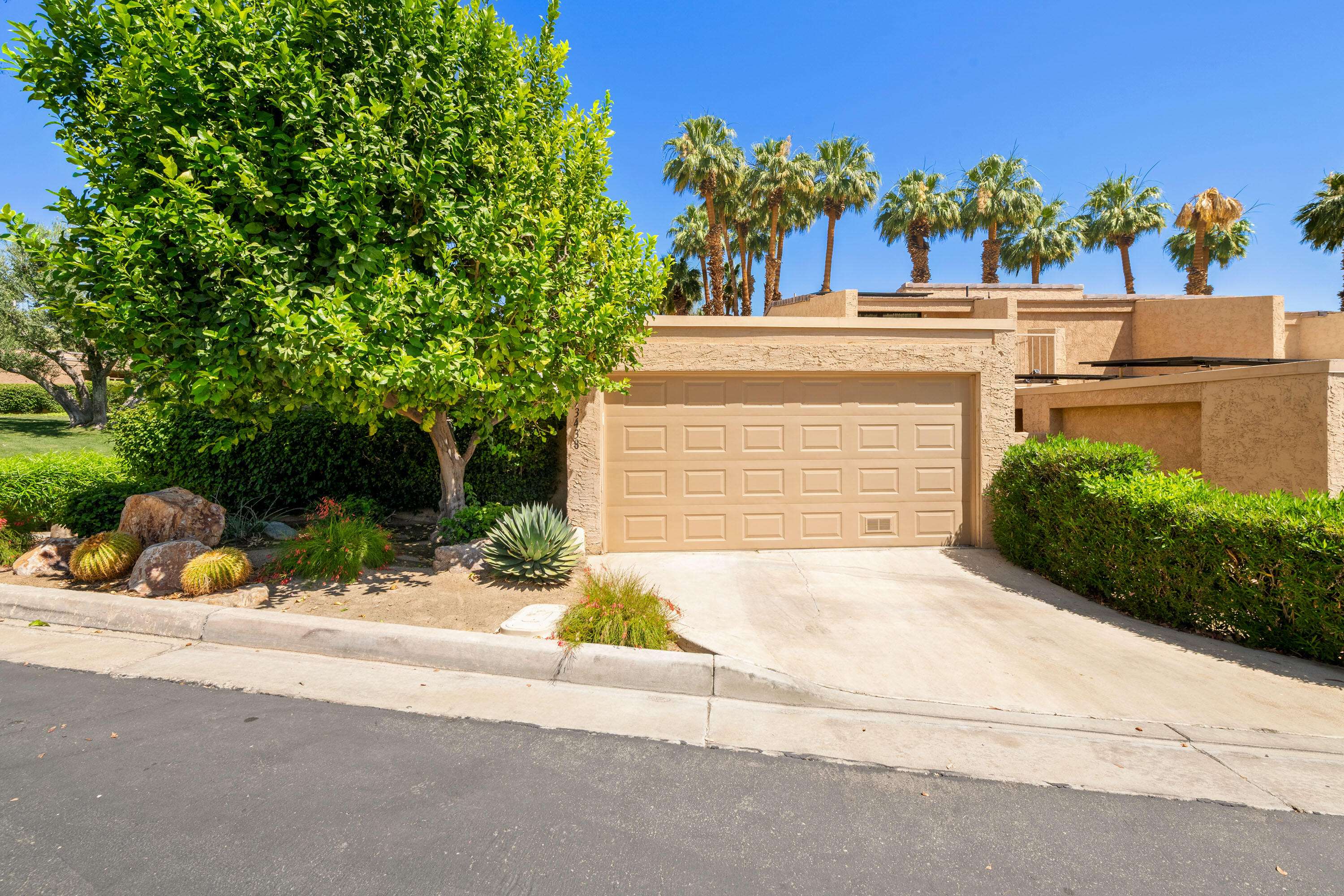 Palm Desert, CA 92260,73438 Foxtail LN