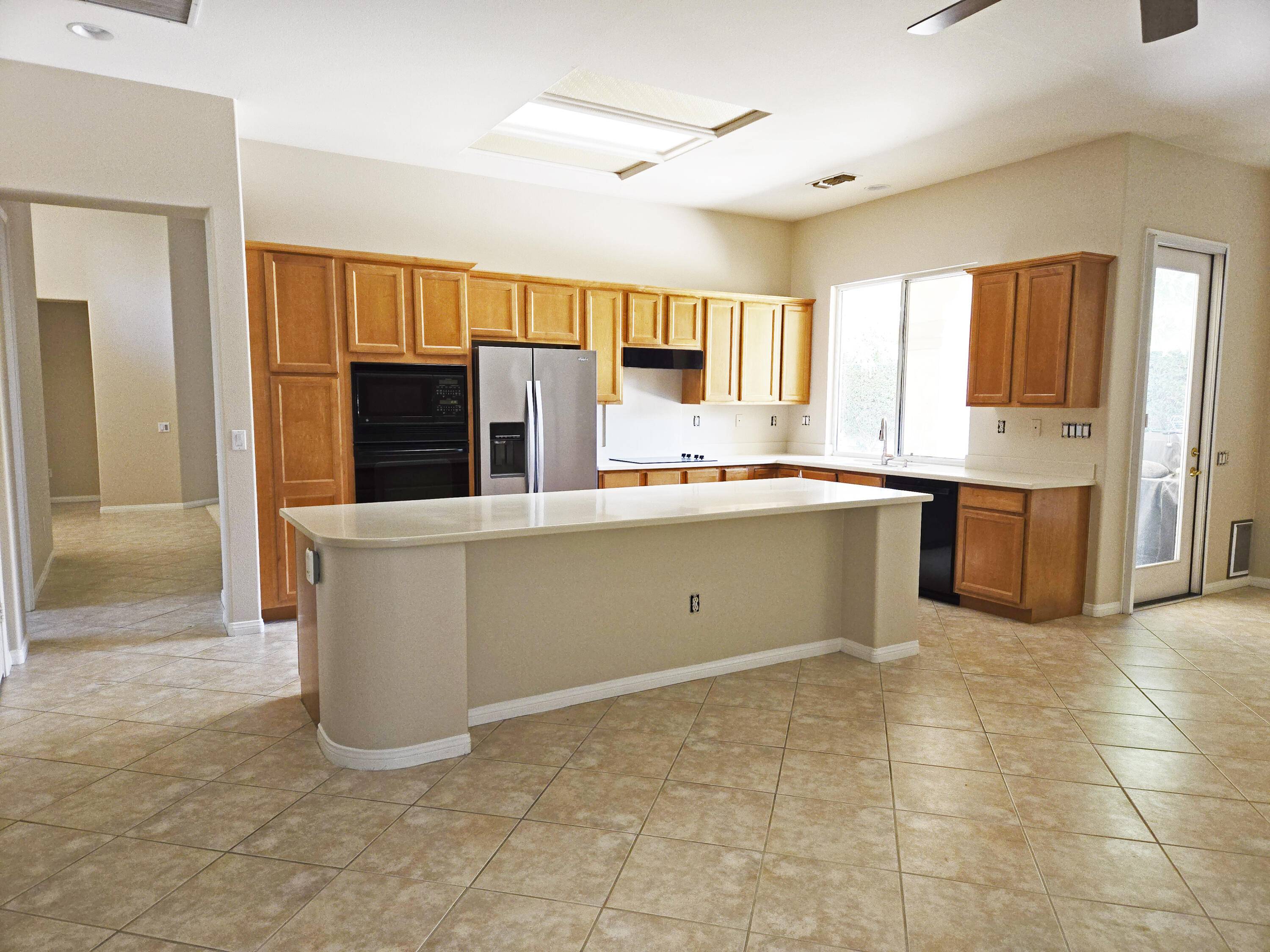 Palm Desert, CA 92211,78438 Condor CV