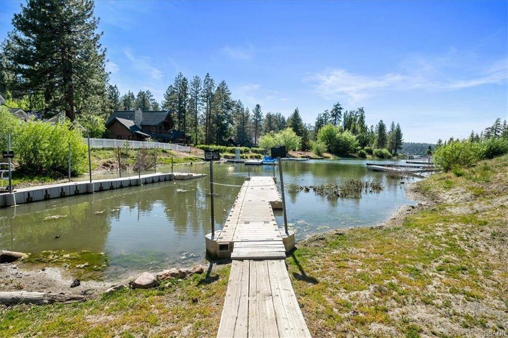 Big Bear Lake, CA 92315,40070 Lakeview DR