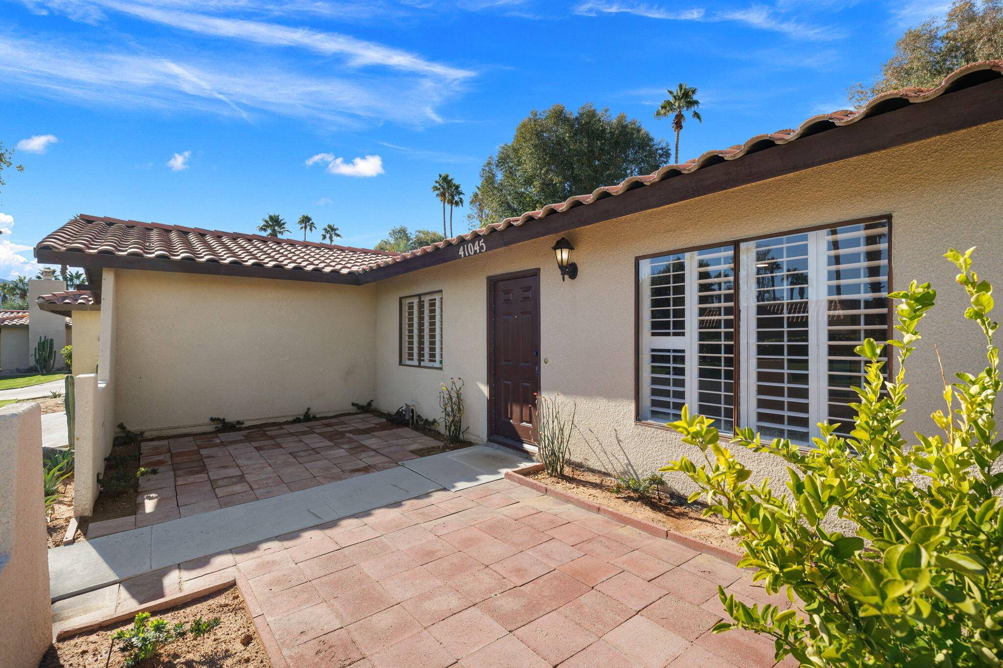 Palm Desert, CA 92211,41045 Largo