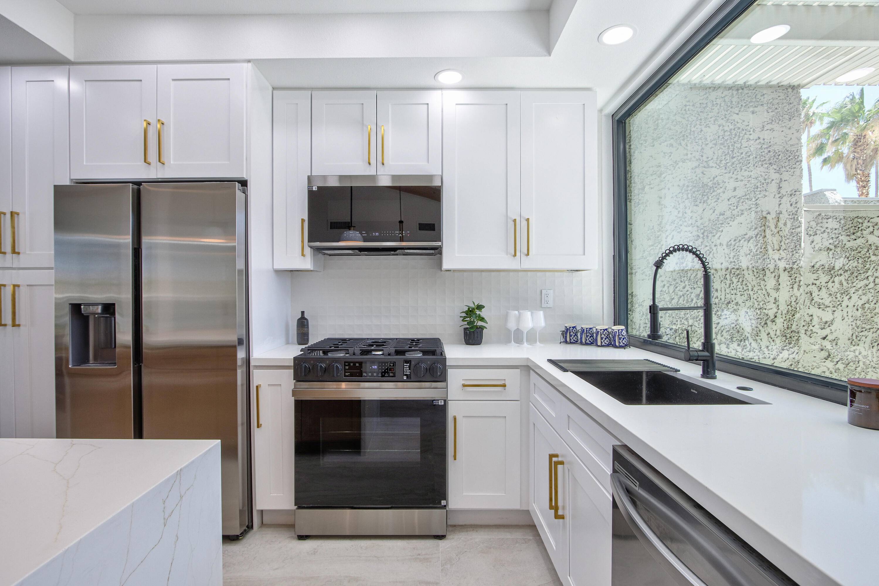 Palm Springs, CA 92262,842 N Calle De Pinos