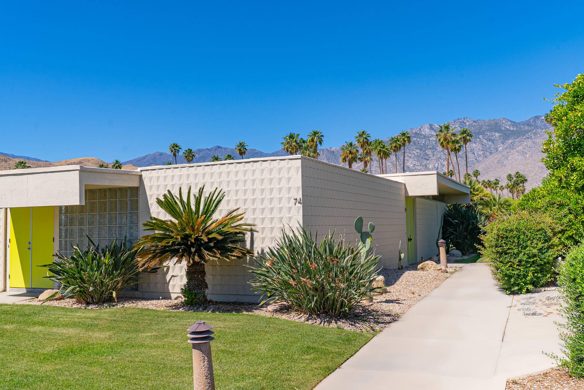 Palm Springs, CA 92264,74 Lakeview DR