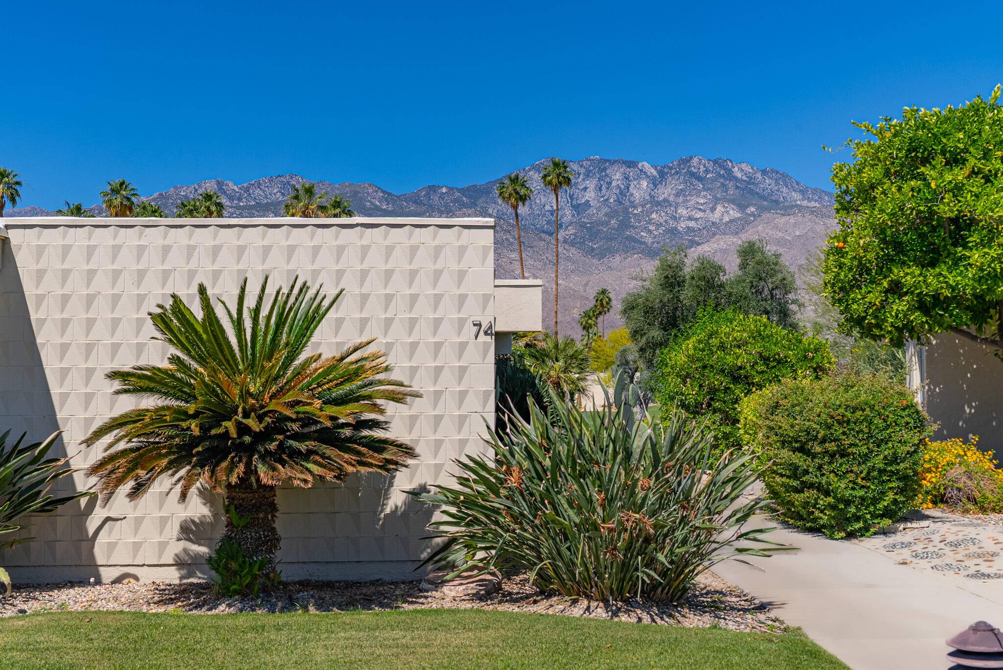 Palm Springs, CA 92264,74 Lakeview DR