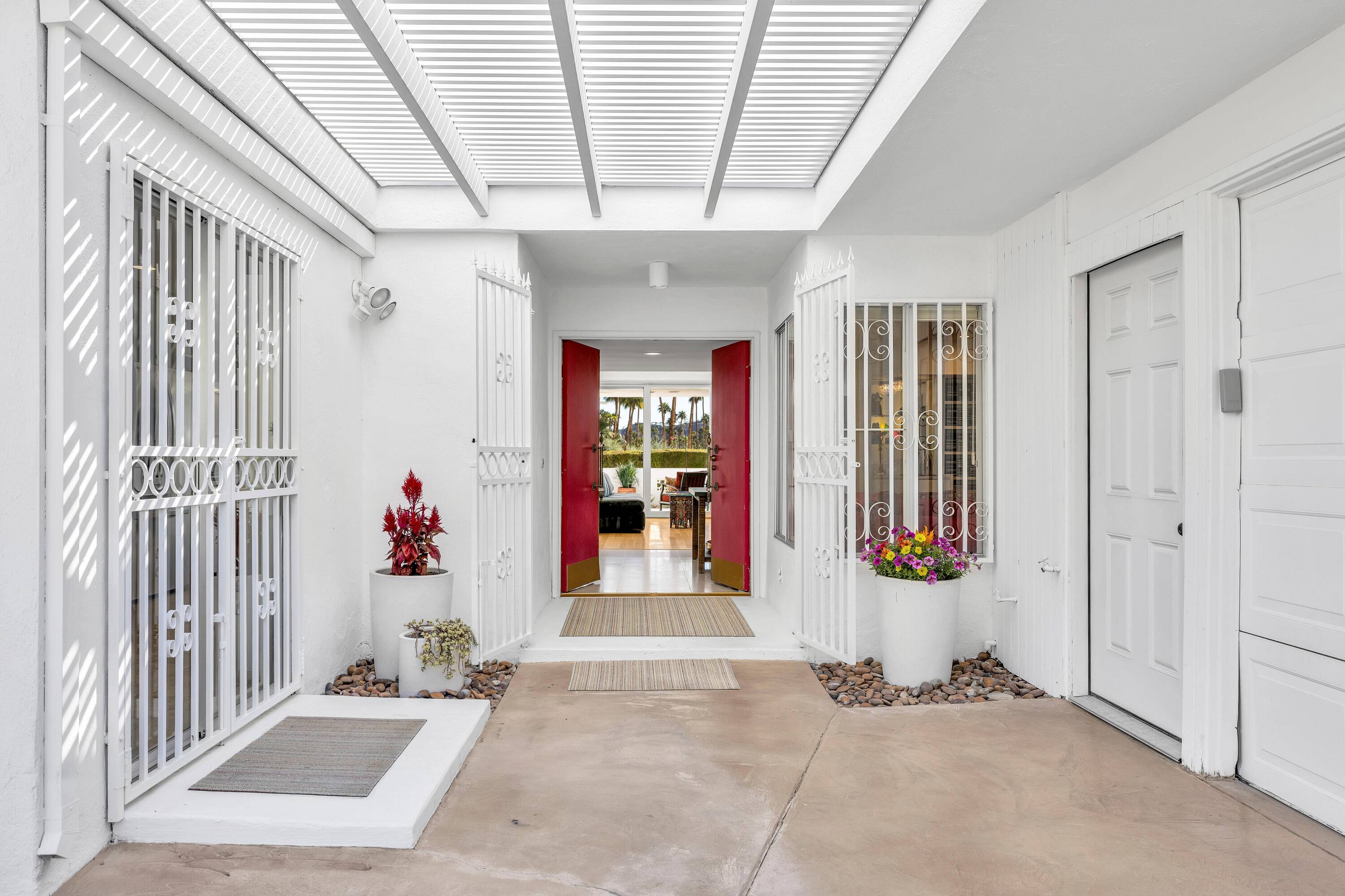 Palm Springs, CA 92264,2400 S Palm Canyon DR