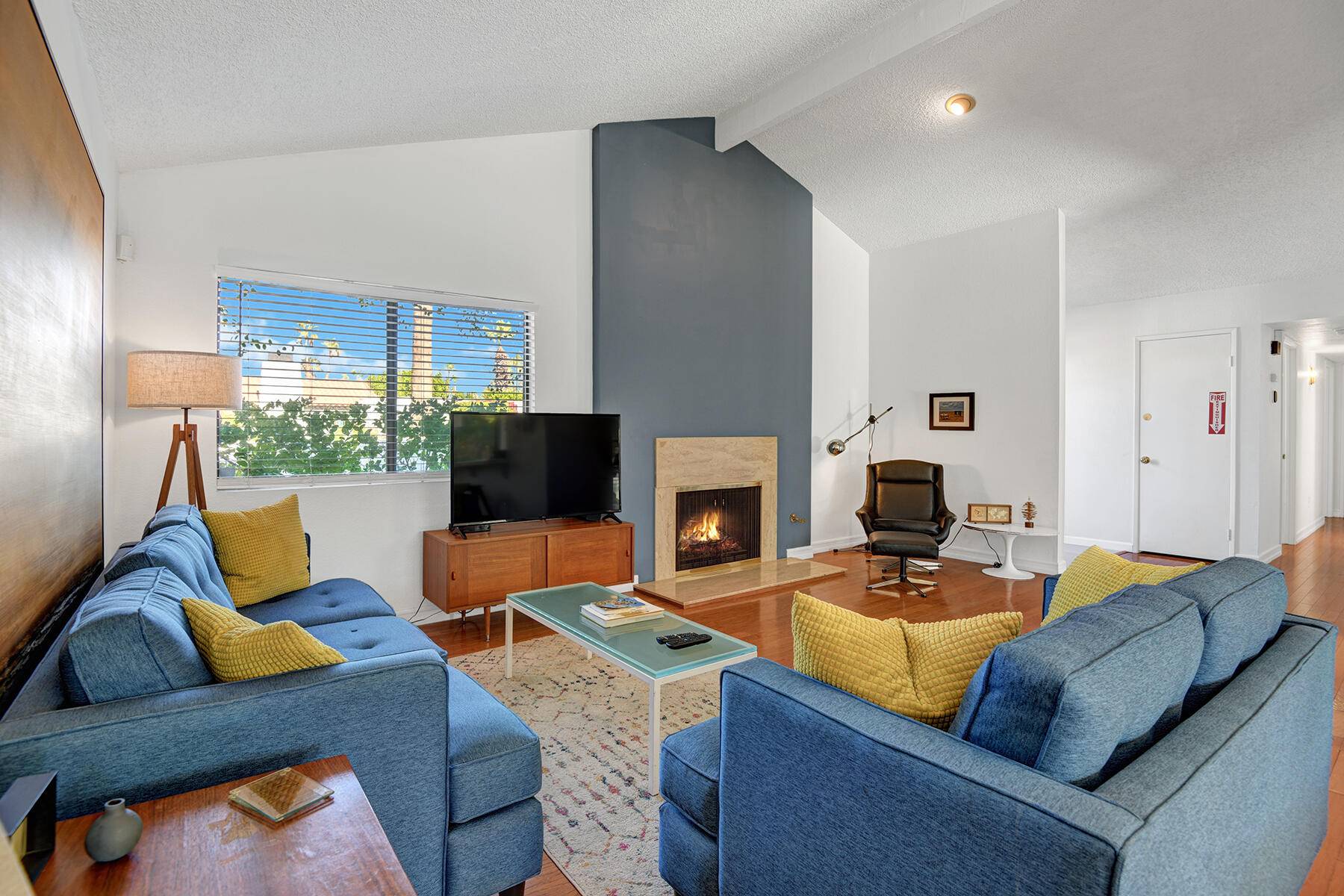 Palm Springs, CA 92262,1031 E El Conquistador