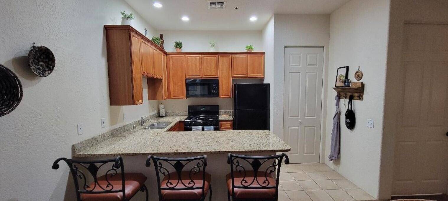 La Quinta, CA 92253,50680 Santa Rosa PLZ #4