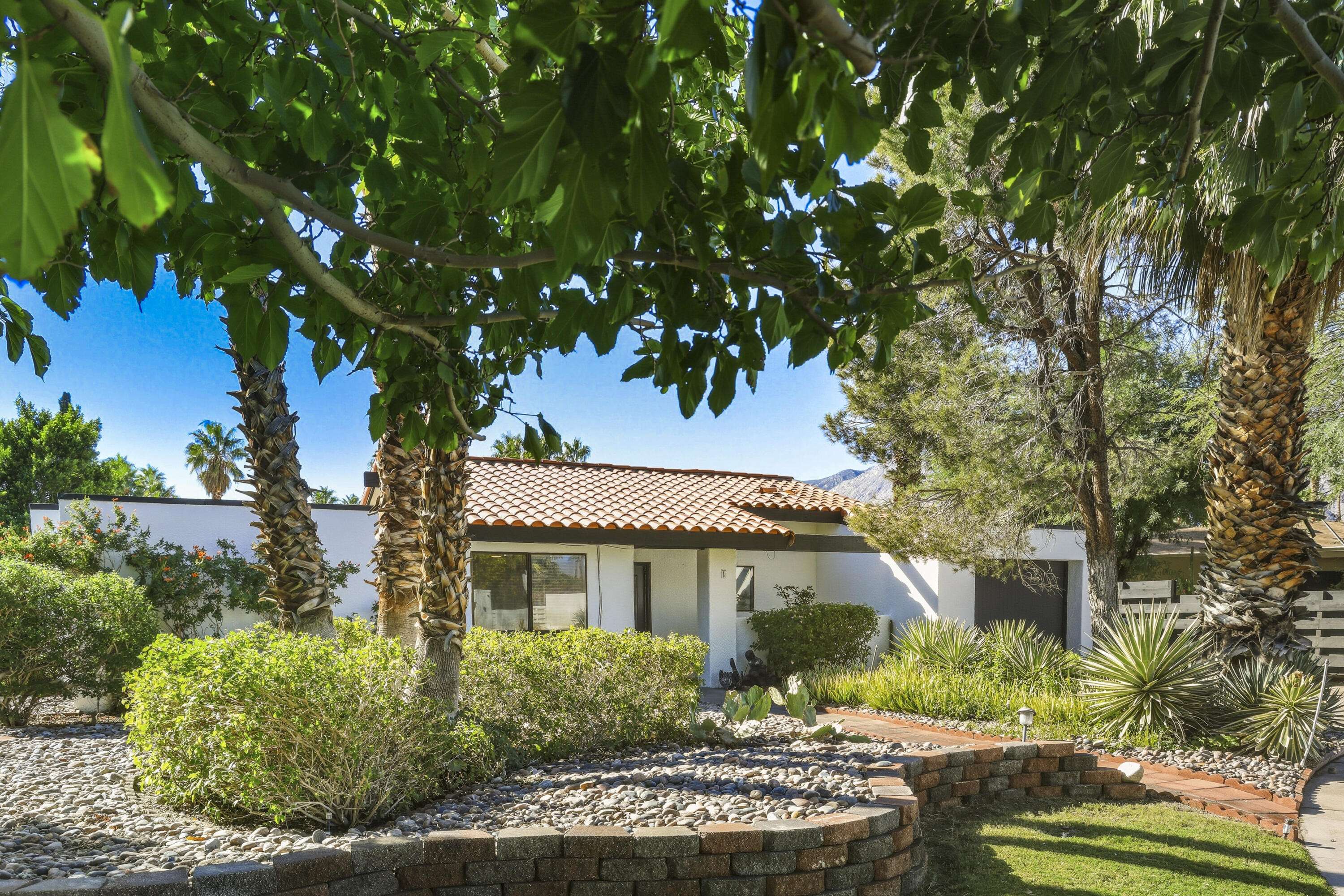 Palm Springs, CA 92262,1351 E Luna WAY