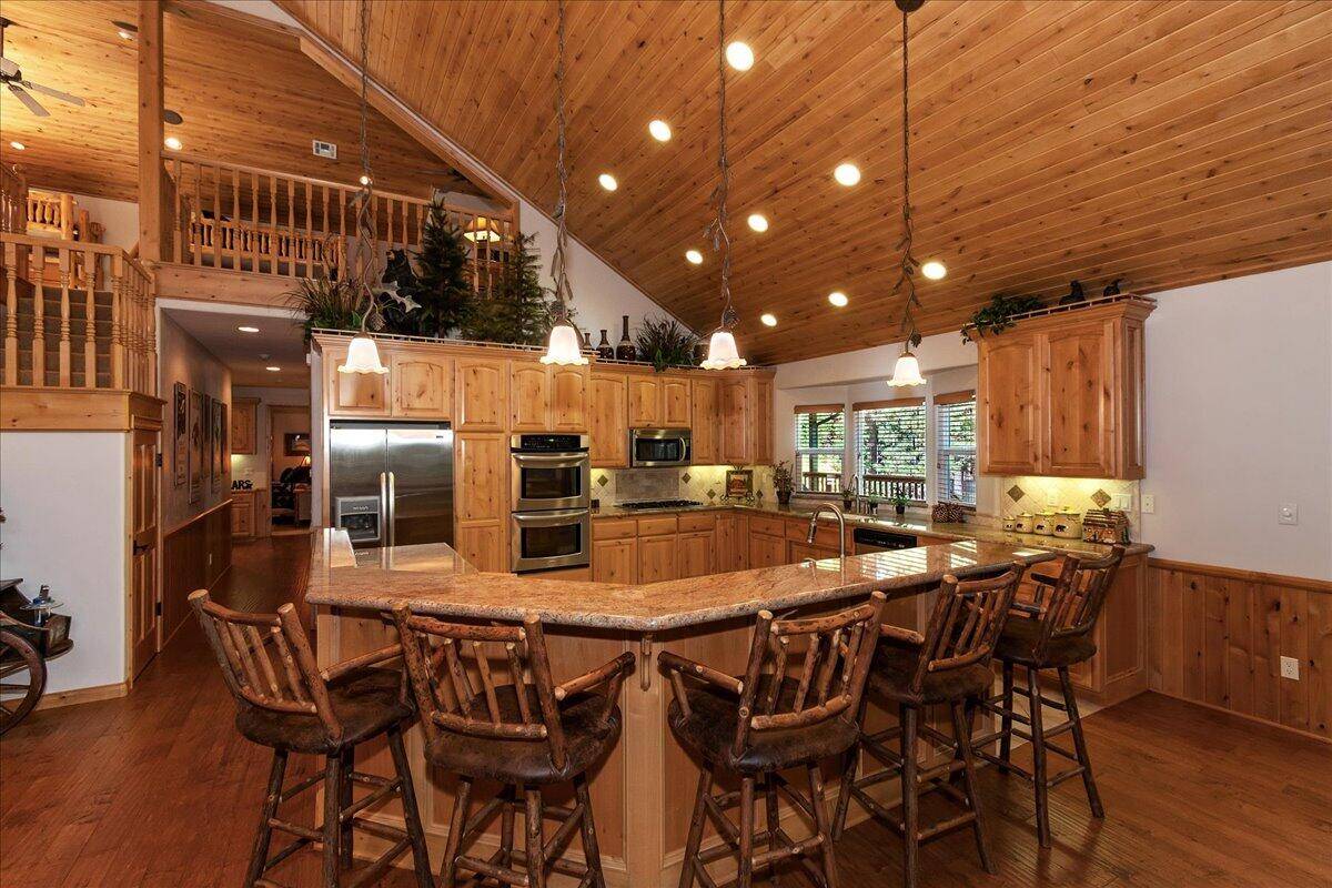 Big Bear Lake, CA 92315,42046 Evergreen