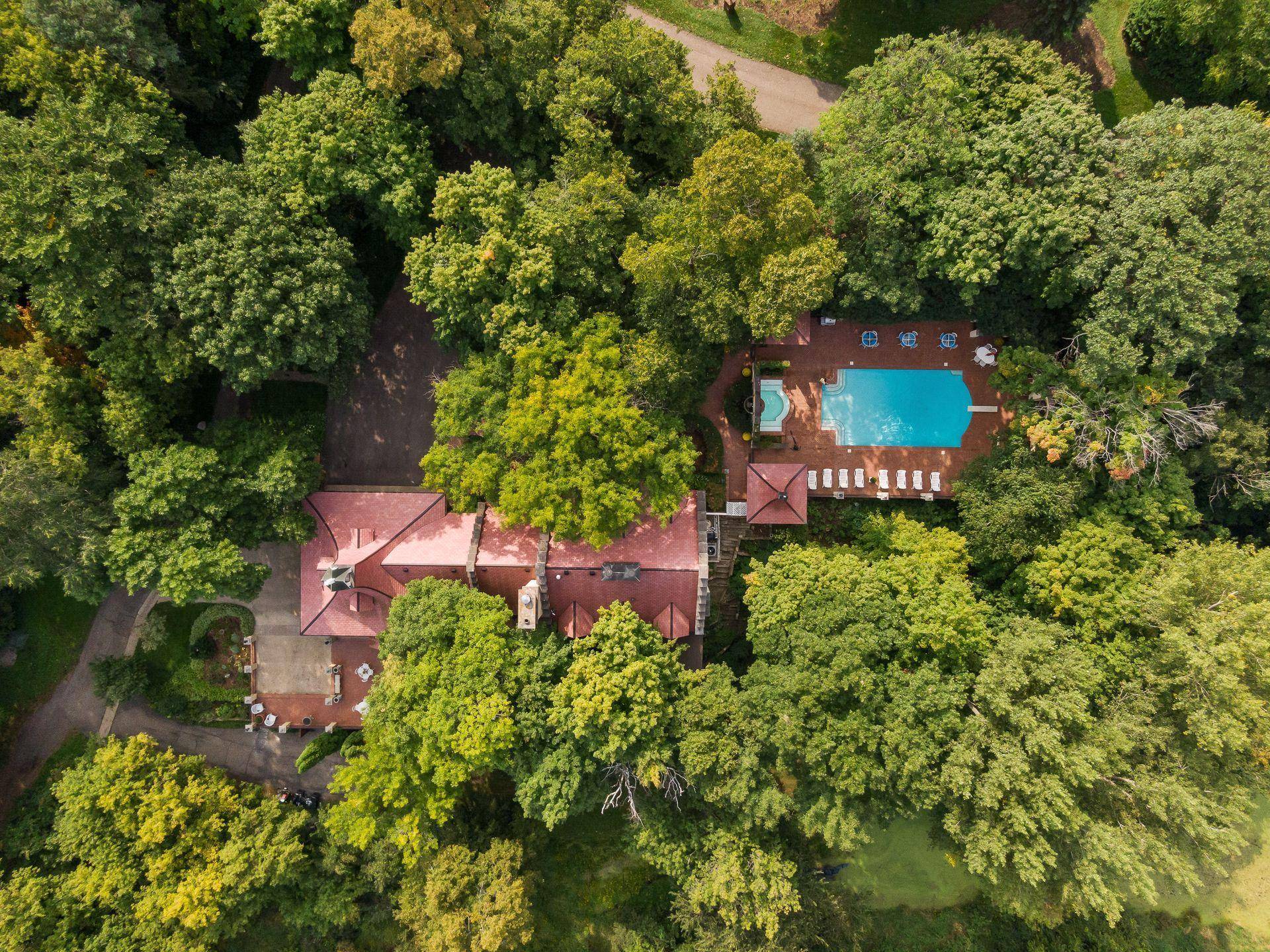 Wayzata, MN 55391,425 Ferndale Woods Road