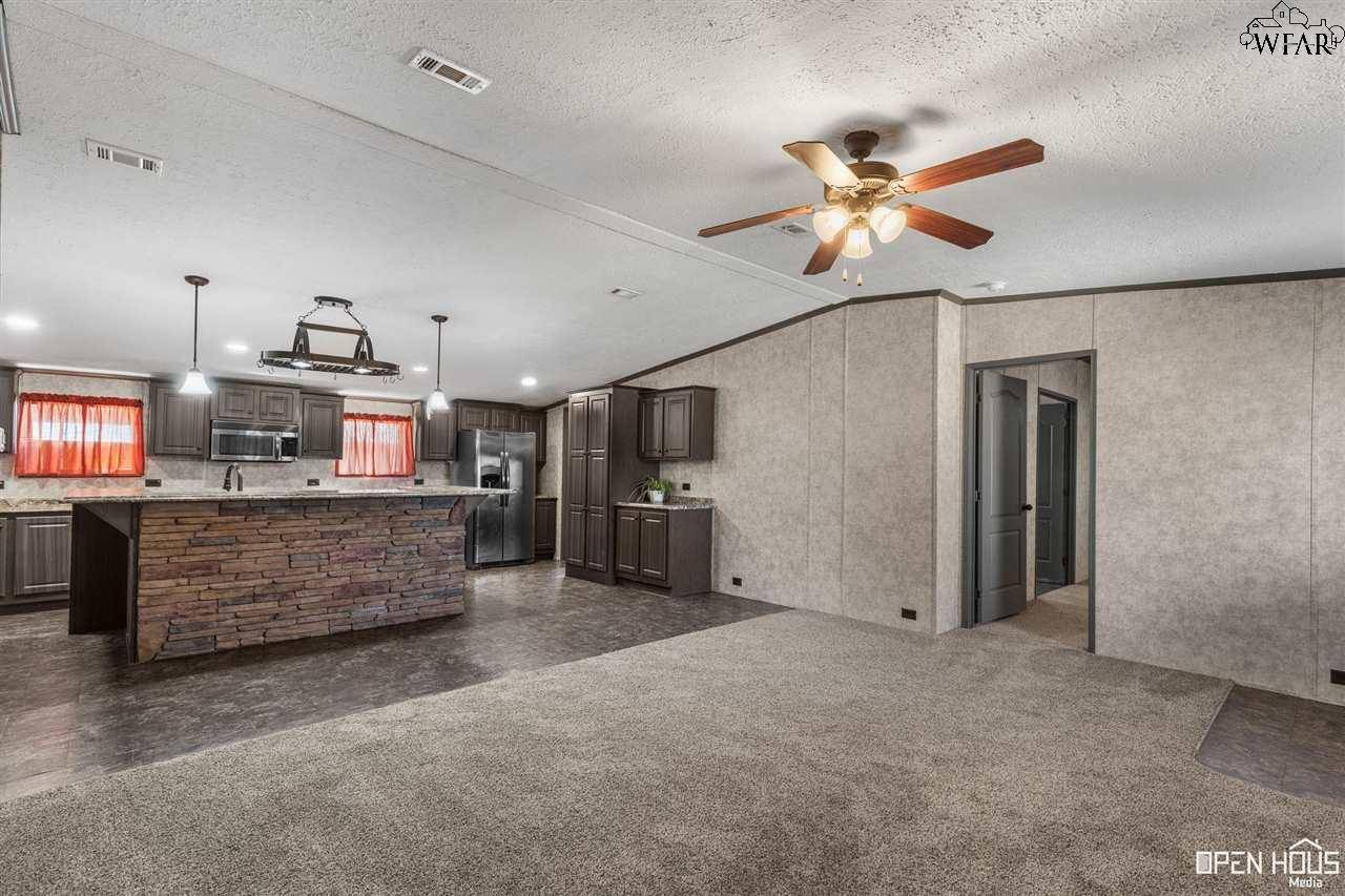 Iowa Park, TX 76367,2946 W FM 367