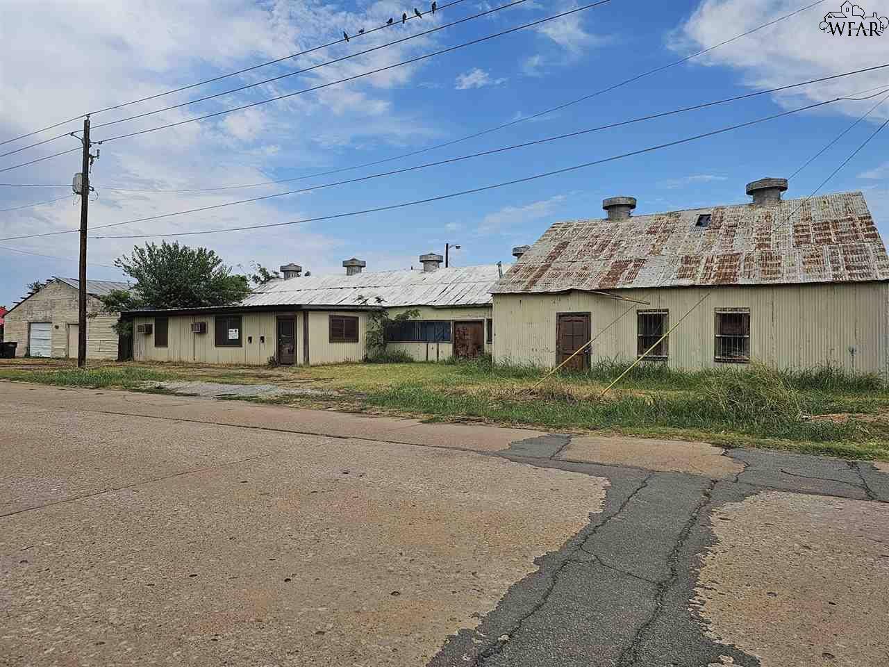 Wichita Falls, TX 76305,413 BURKBURNETT ROAD