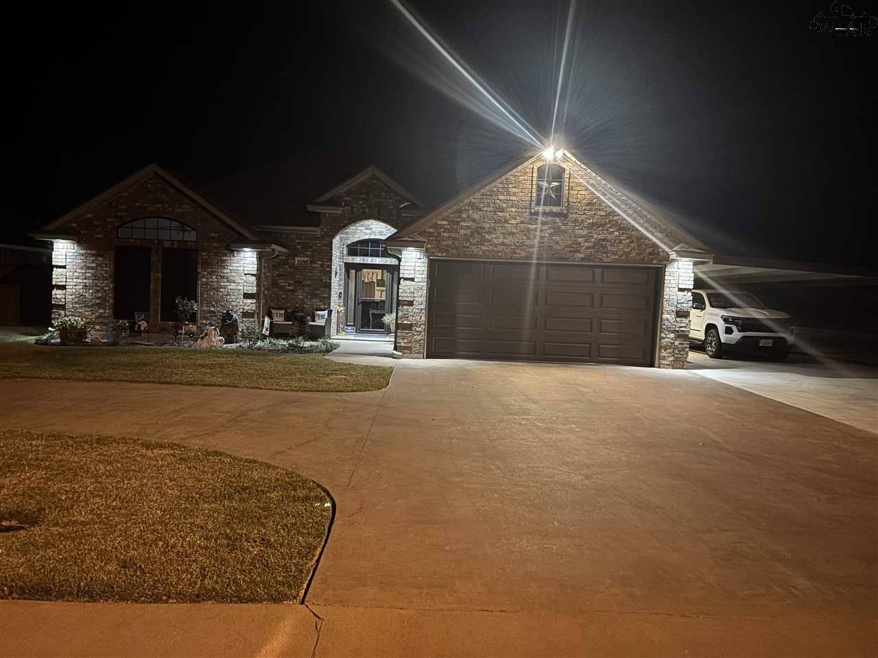 Burkburnett, TX 76354-2854,1100 PRESTIGE DRIVE
