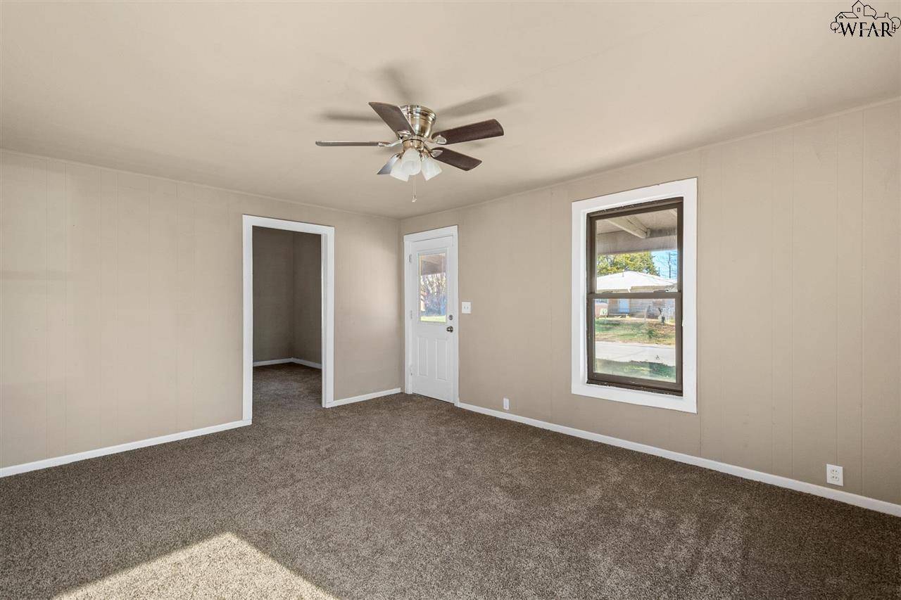 Burkburnett, TX 76354,105 S AVENUE B
