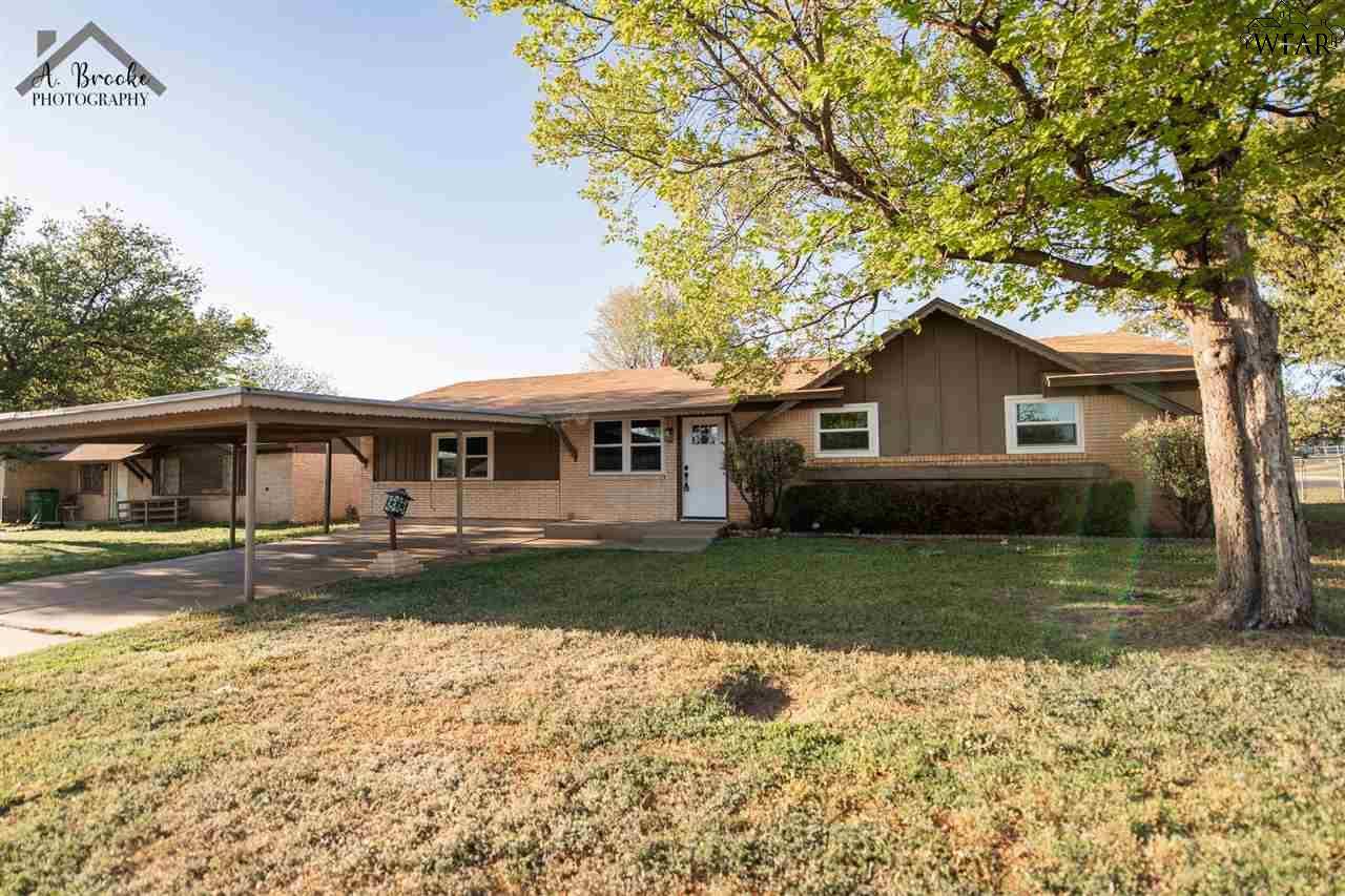 Iowa Park, TX 76367,600 W CORNELIA AVENUE