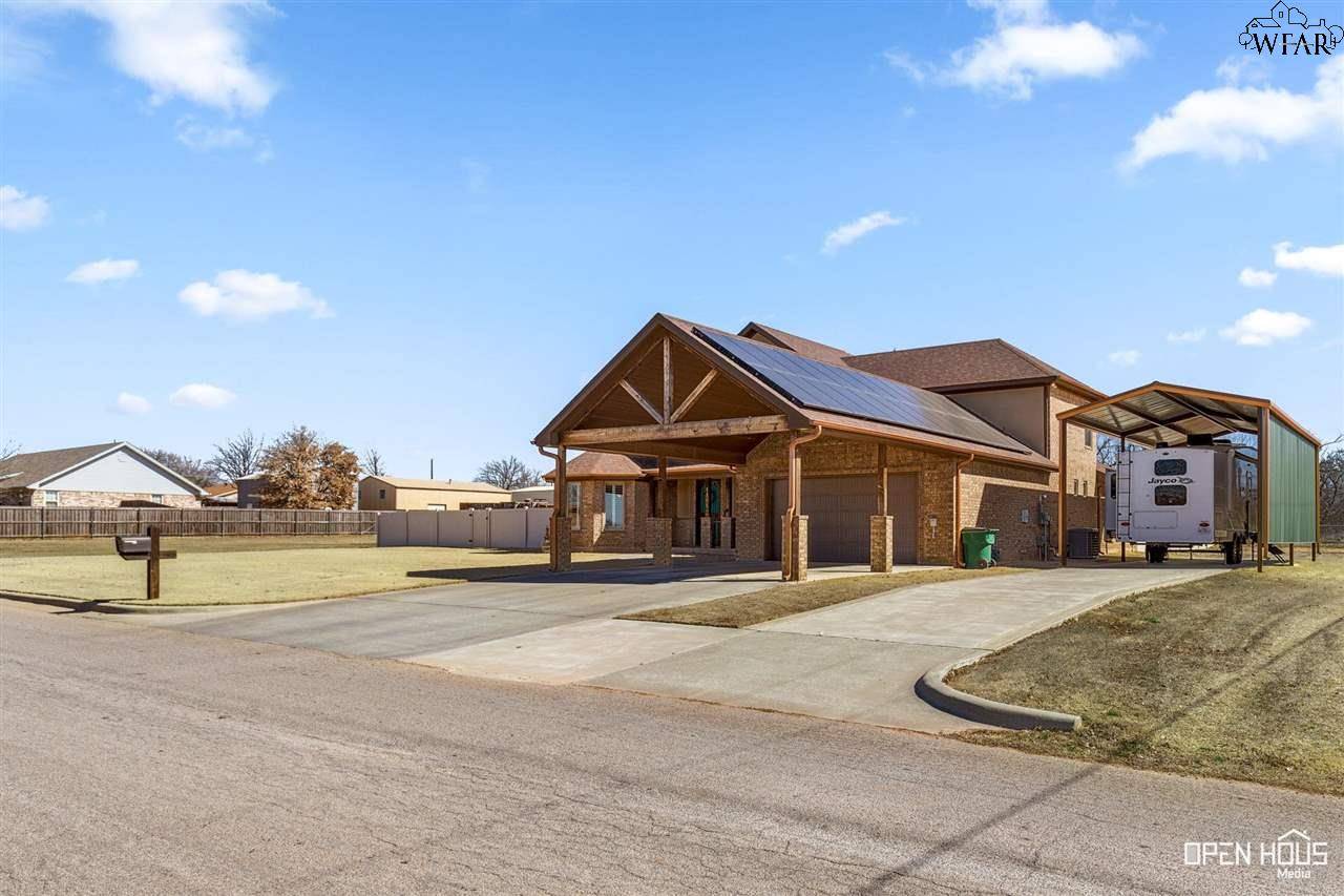 Iowa Park, TX 76367,1105 N 1ST STREET