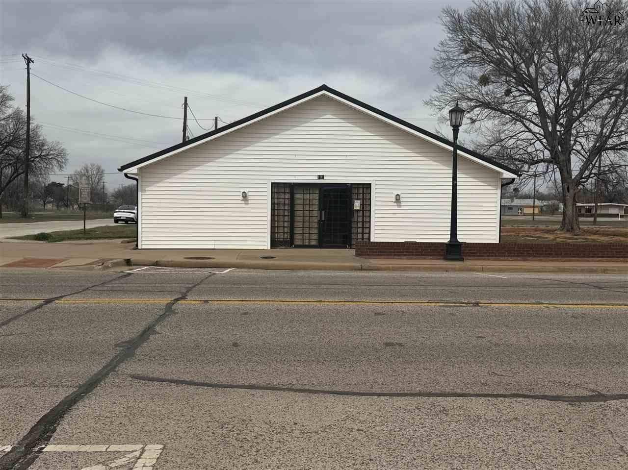 Burkburnett, TX 76454,101 E 3RD STREET