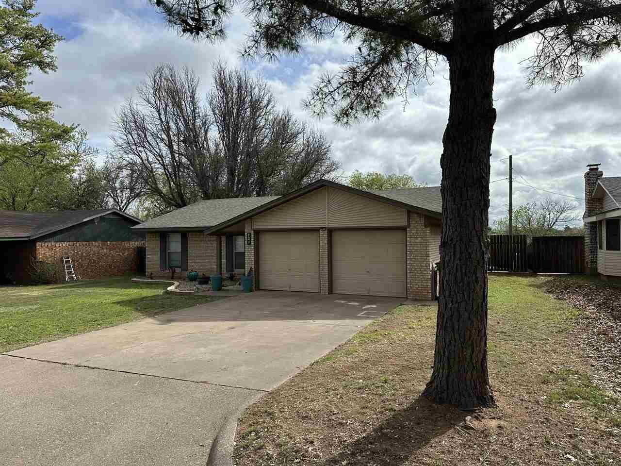 Burkburnett, TX 76354,727 GAYLE STREET