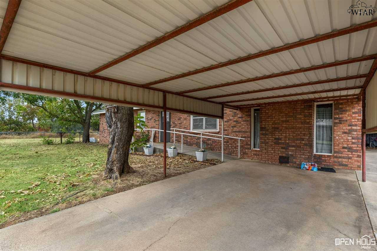 Archer City, TX 76351,505 S SYCAMORE STREET
