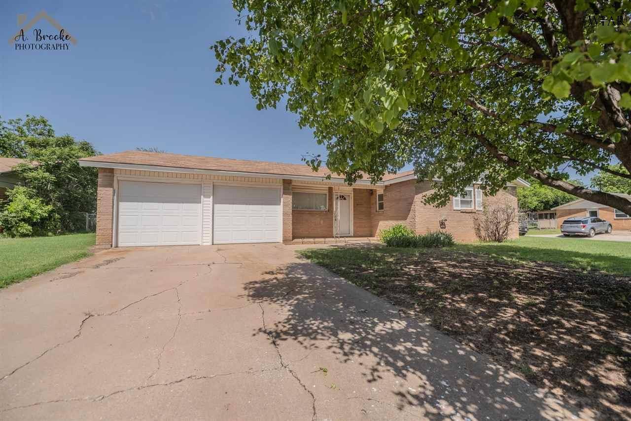 Iowa Park, TX 76367,1100 W CORNELIA AVENUE