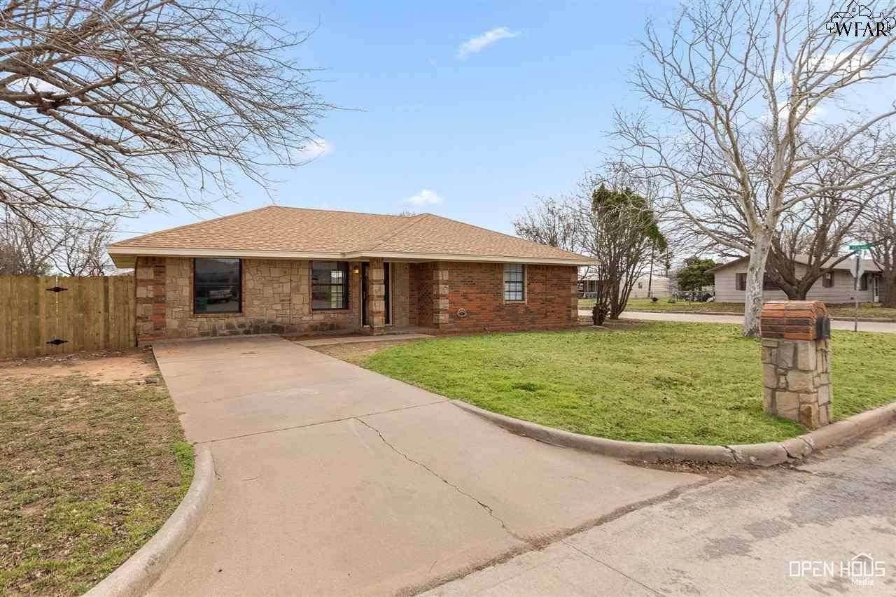 Iowa Park, TX 76367,300 E GARDEN DRIVE